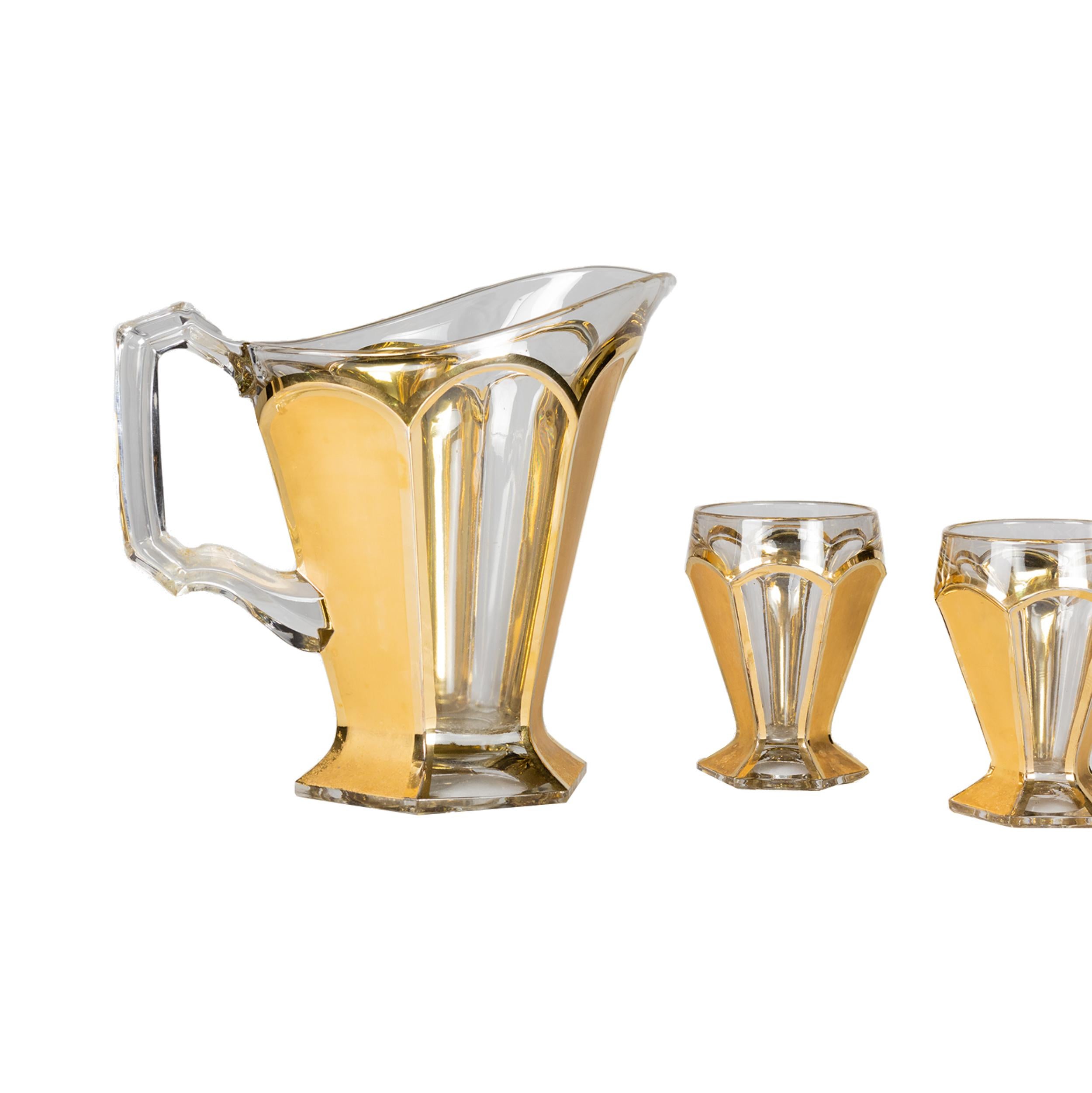 Art Deco Glas Set, Krug und sechs Gläser, goldene Akzente, 1930 (Tschechisch) im Angebot