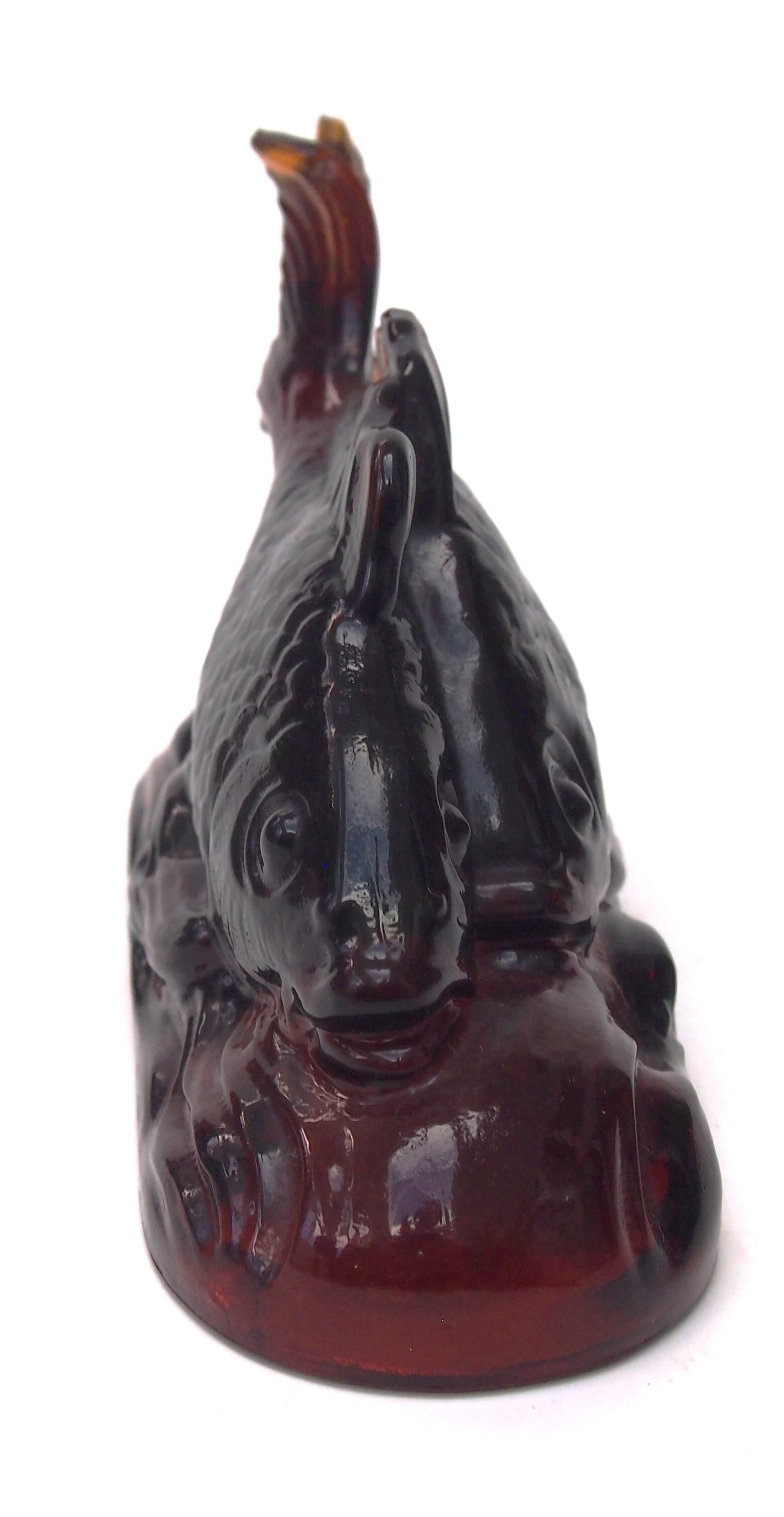 Art-Déco-Glasstatuette eines Bernstein-Fischpaares aus Bernstein von J. A. Jobling, um 1935, englisch (Englisch) im Angebot