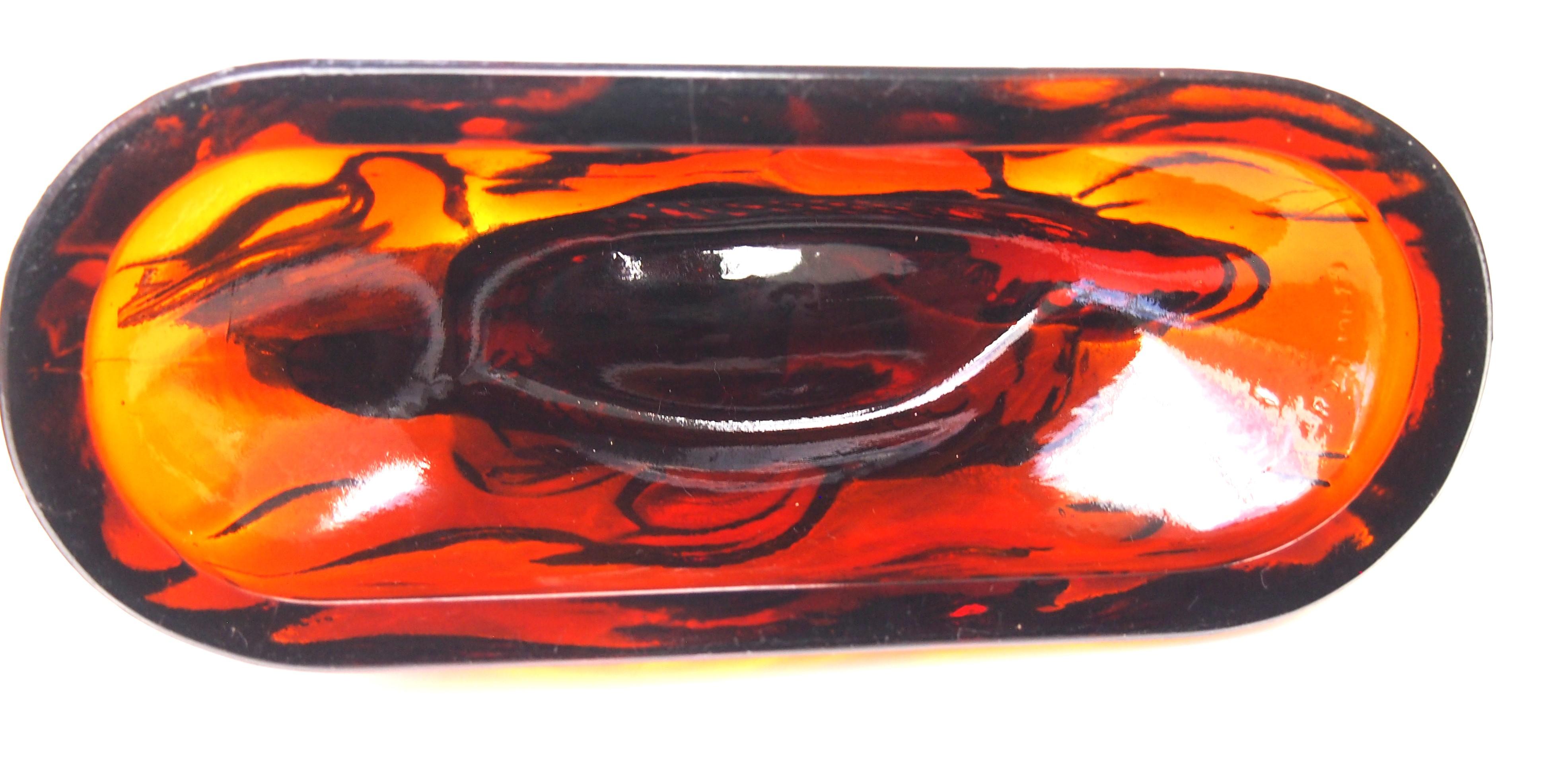 Art-Déco-Glasstatuette eines Bernstein-Fischpaares aus Bernstein von J. A. Jobling, um 1935, englisch (Mitte des 20. Jahrhunderts) im Angebot