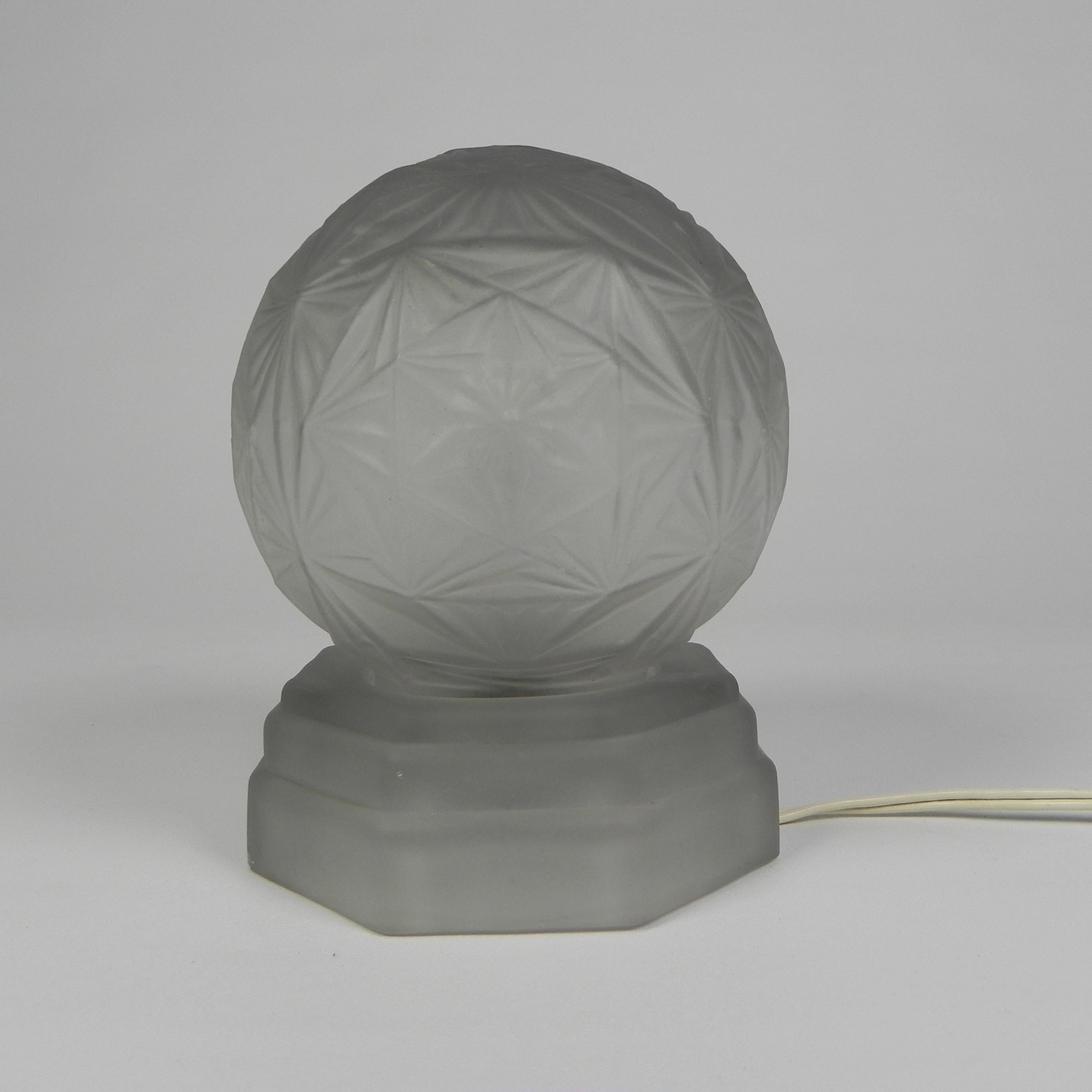 European Art Deco glass table lamp signed, Sonover, 1920s For Sale