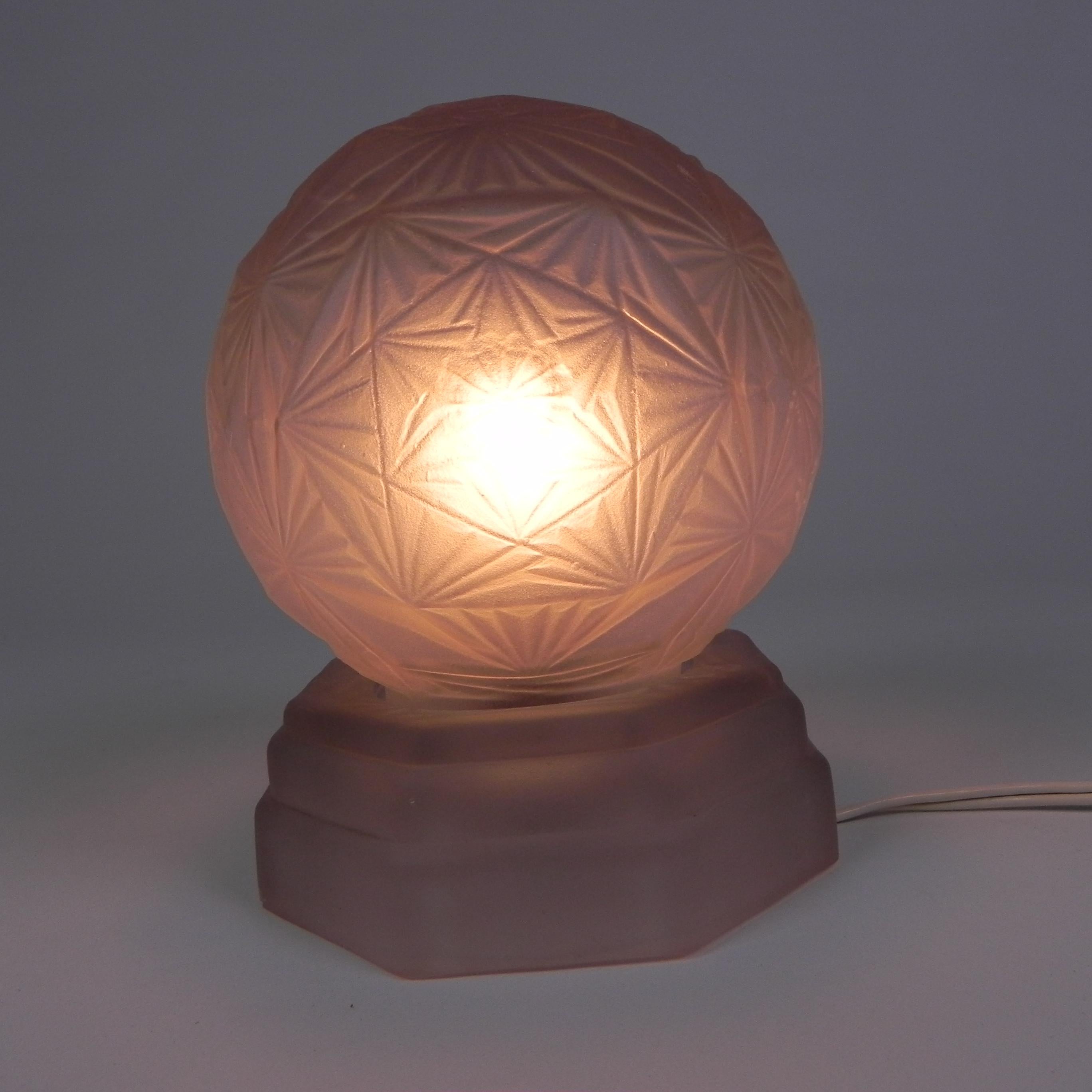 Verre Lampe de table Art Déco signée Sonover, années 1920 en vente