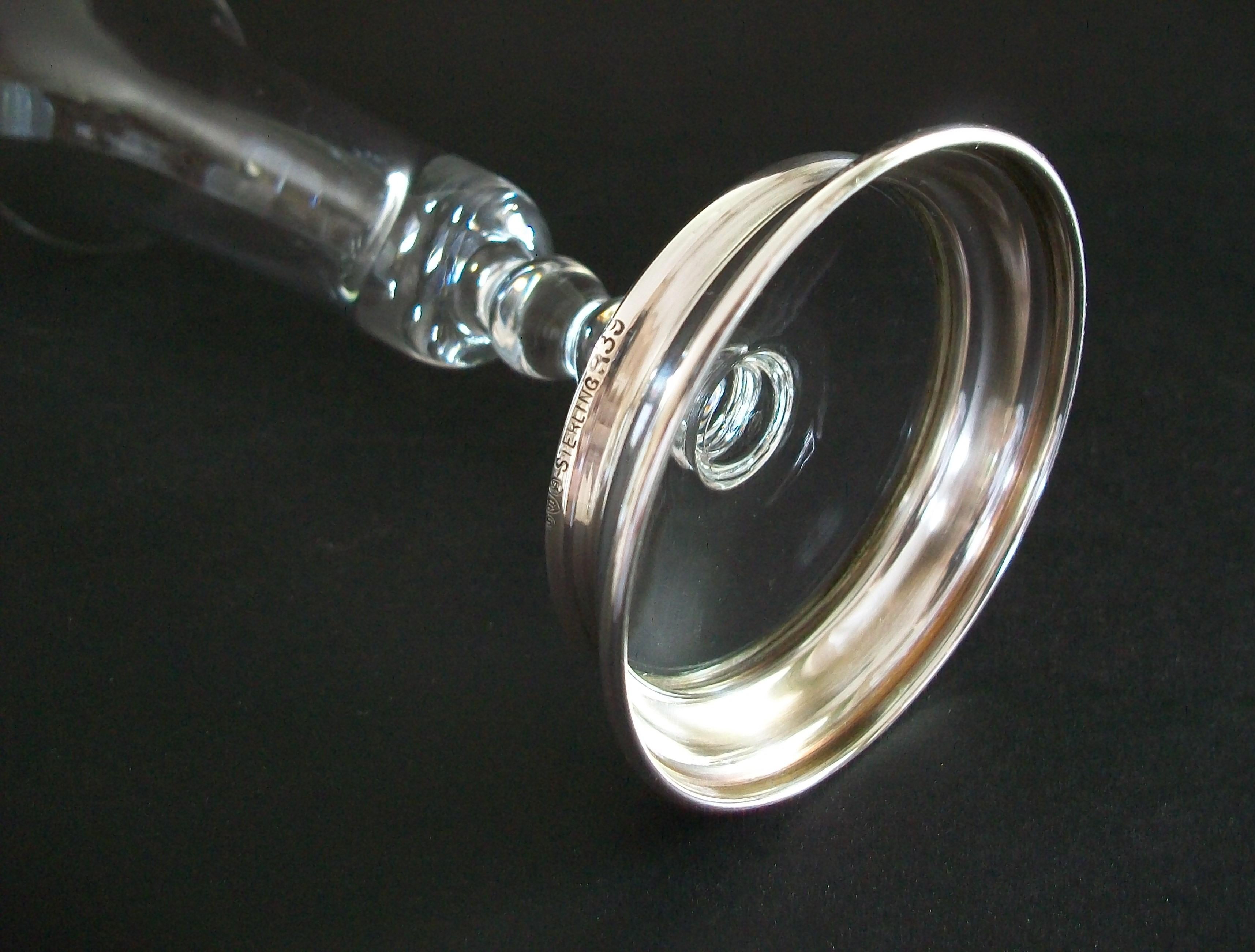Vase trompette Art Déco en verre avec base en argent sterling - Royaume-Uni - Milieu du XXe siècle Bon état - En vente à Chatham, ON