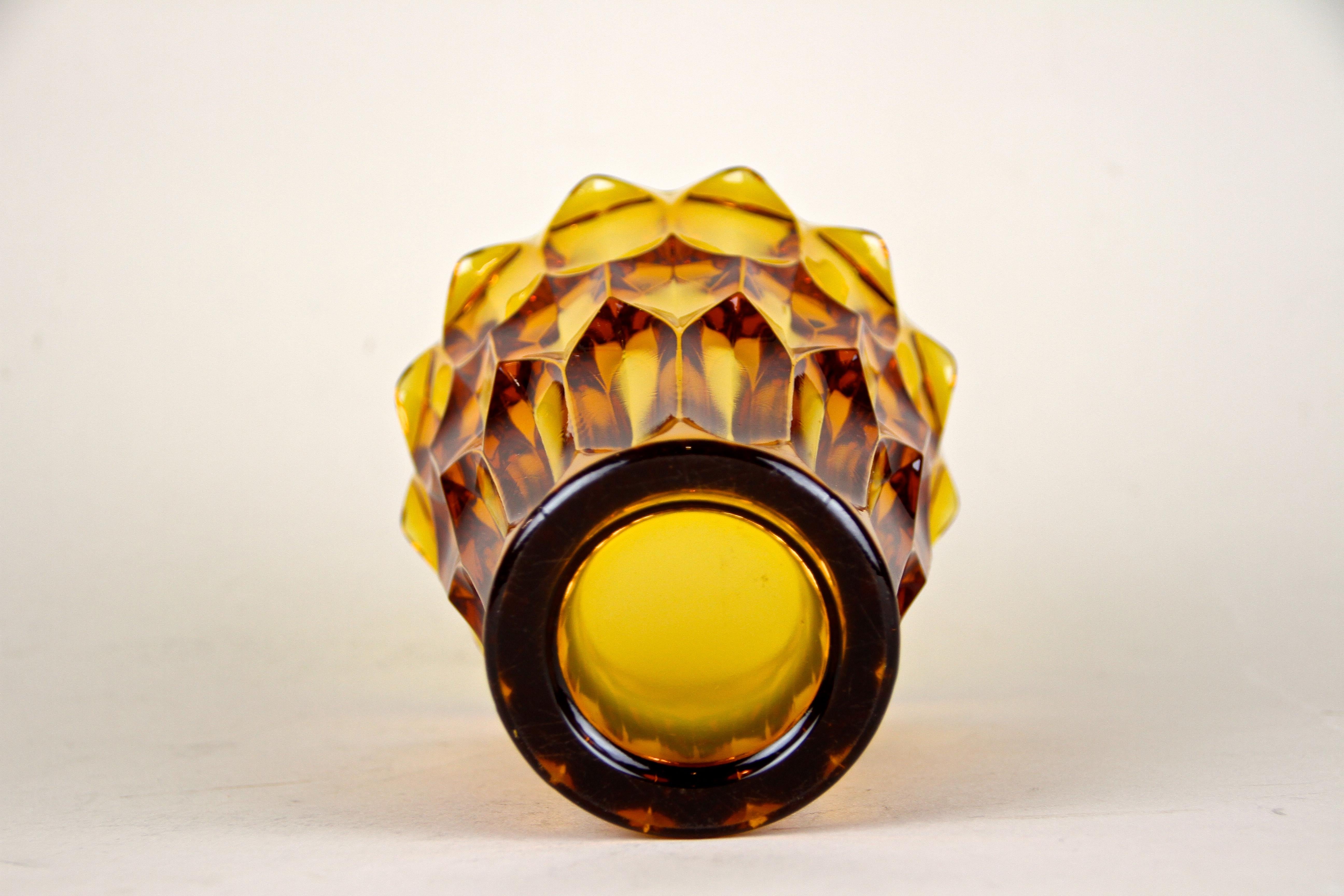 Vase en verre Art Déco couleur ambre, Autriche, vers 1920 en vente 3
