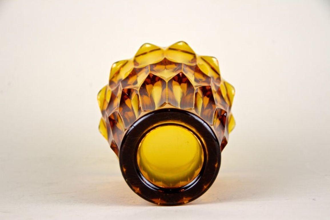 Vaso di vetro Art Déco color ambra, Austria, 1920 circa in vendita 4