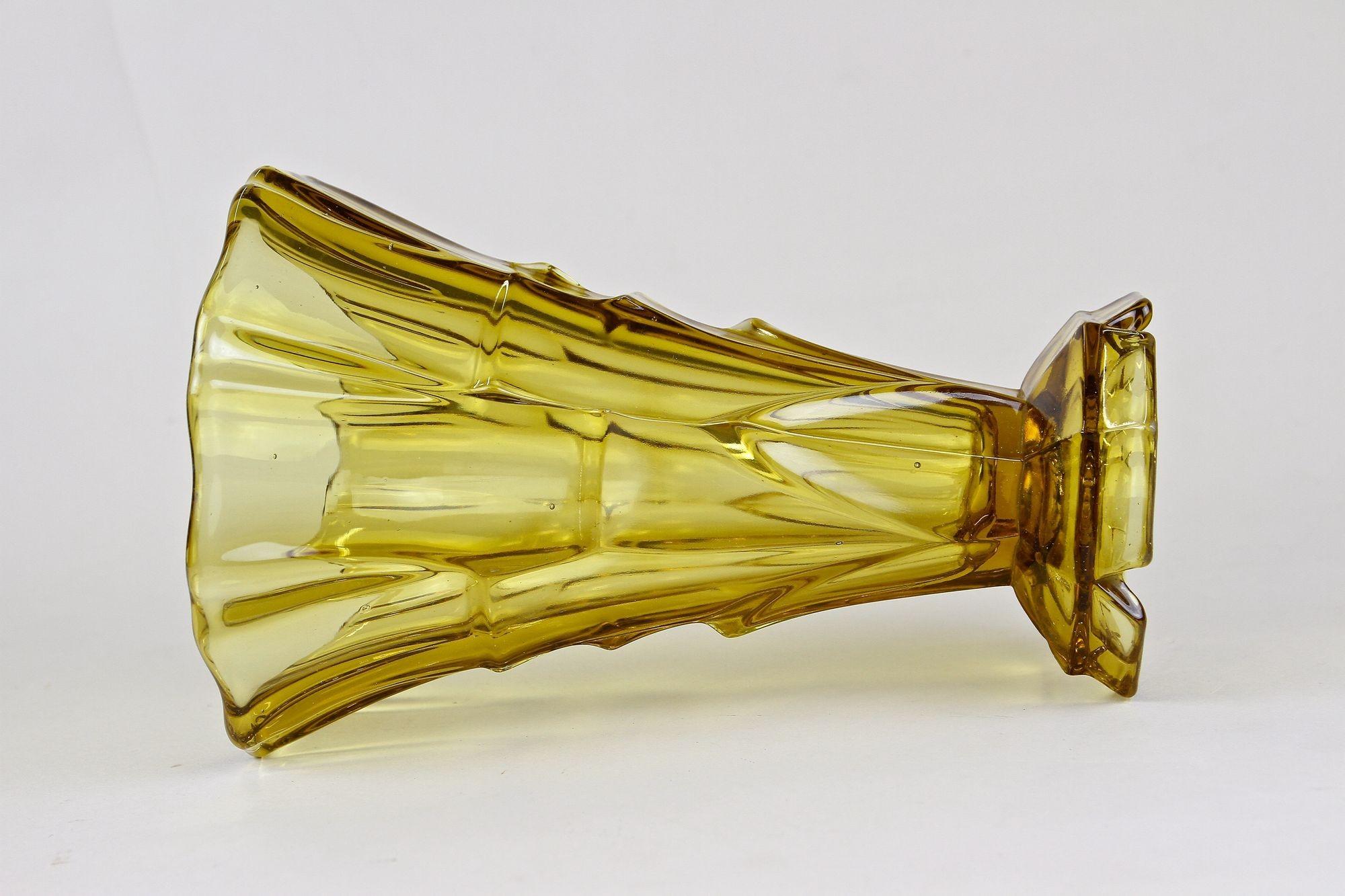 Art Deco Glass Vase, Amber Colored, Austria circa 1920 For Sale 6