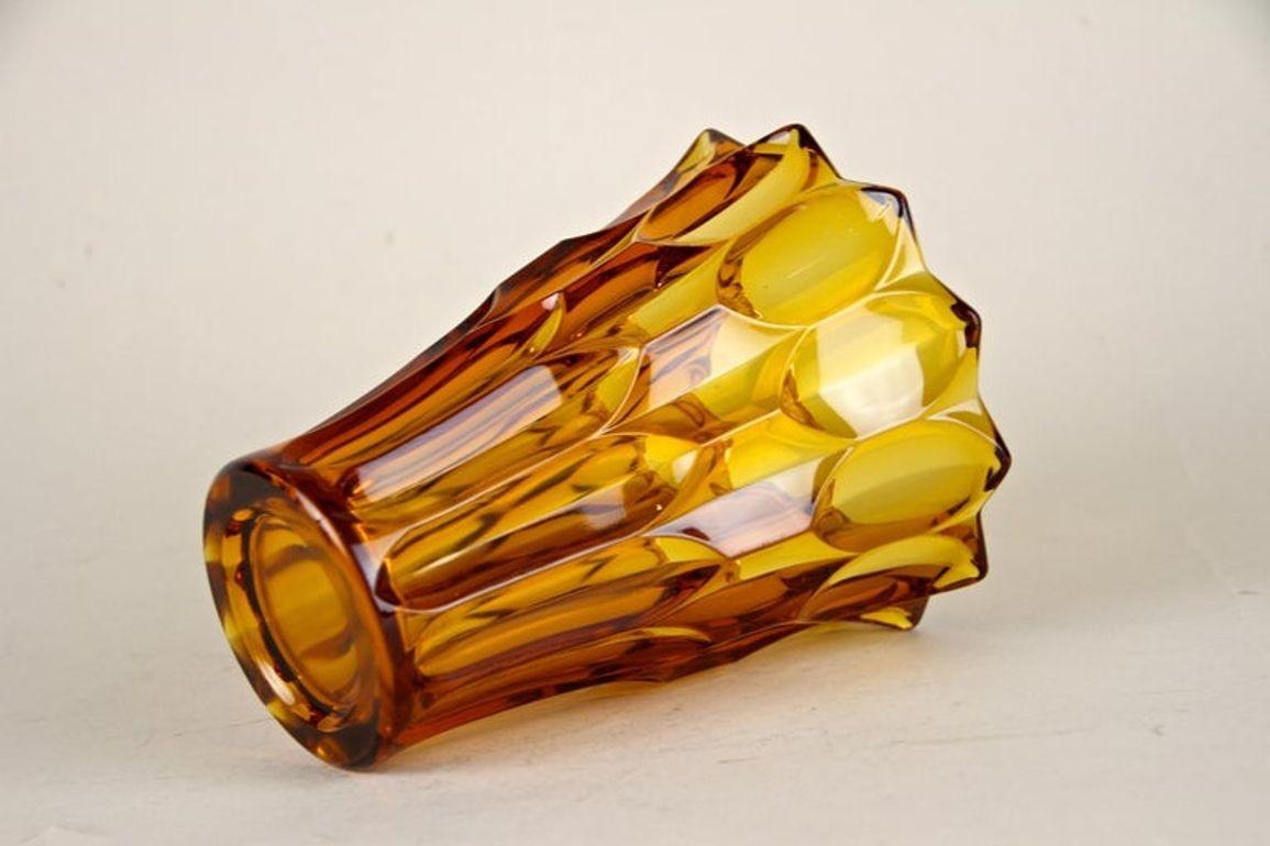 Vaso di vetro Art Déco color ambra, Austria, 1920 circa in vendita 5