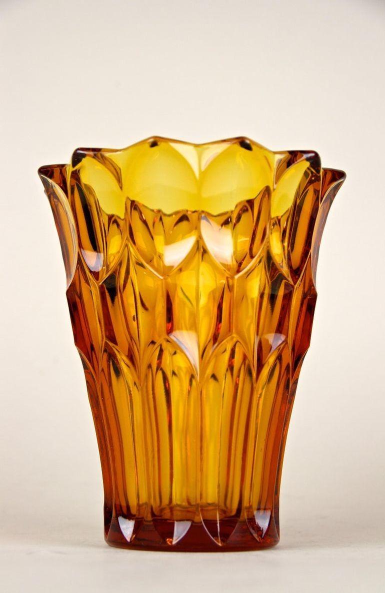 Vaso di vetro Art Déco color ambra, Austria, 1920 circa in vendita 6