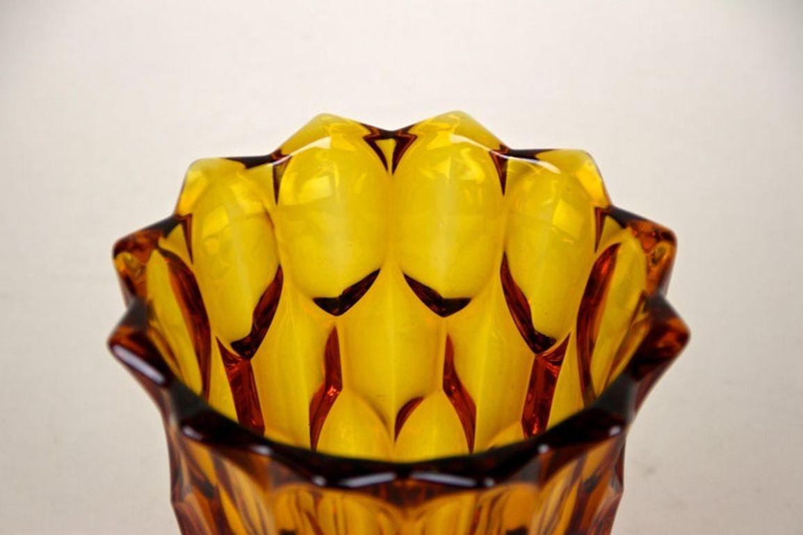 Vaso di vetro Art Déco color ambra, Austria, 1920 circa in vendita 8