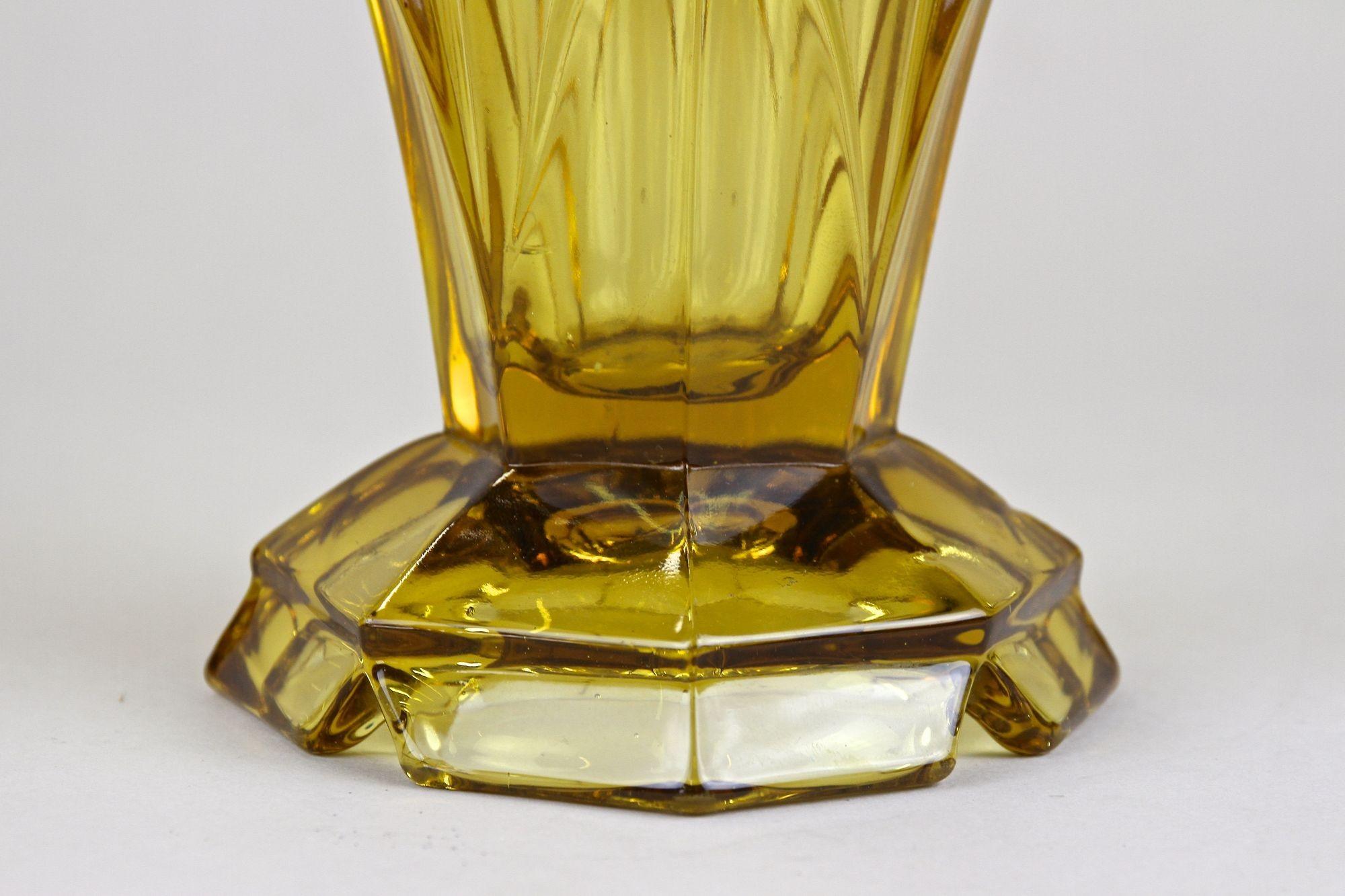 Art Deco Glass Vase, Amber Colored, Austria circa 1920 For Sale 12