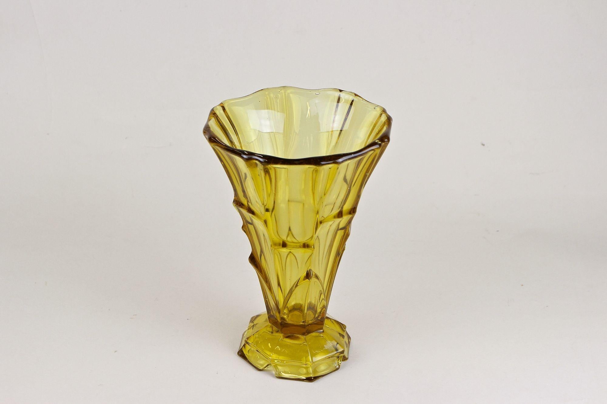 Art Deco Glass Vase, Amber Colored, Austria circa 1920 For Sale 1