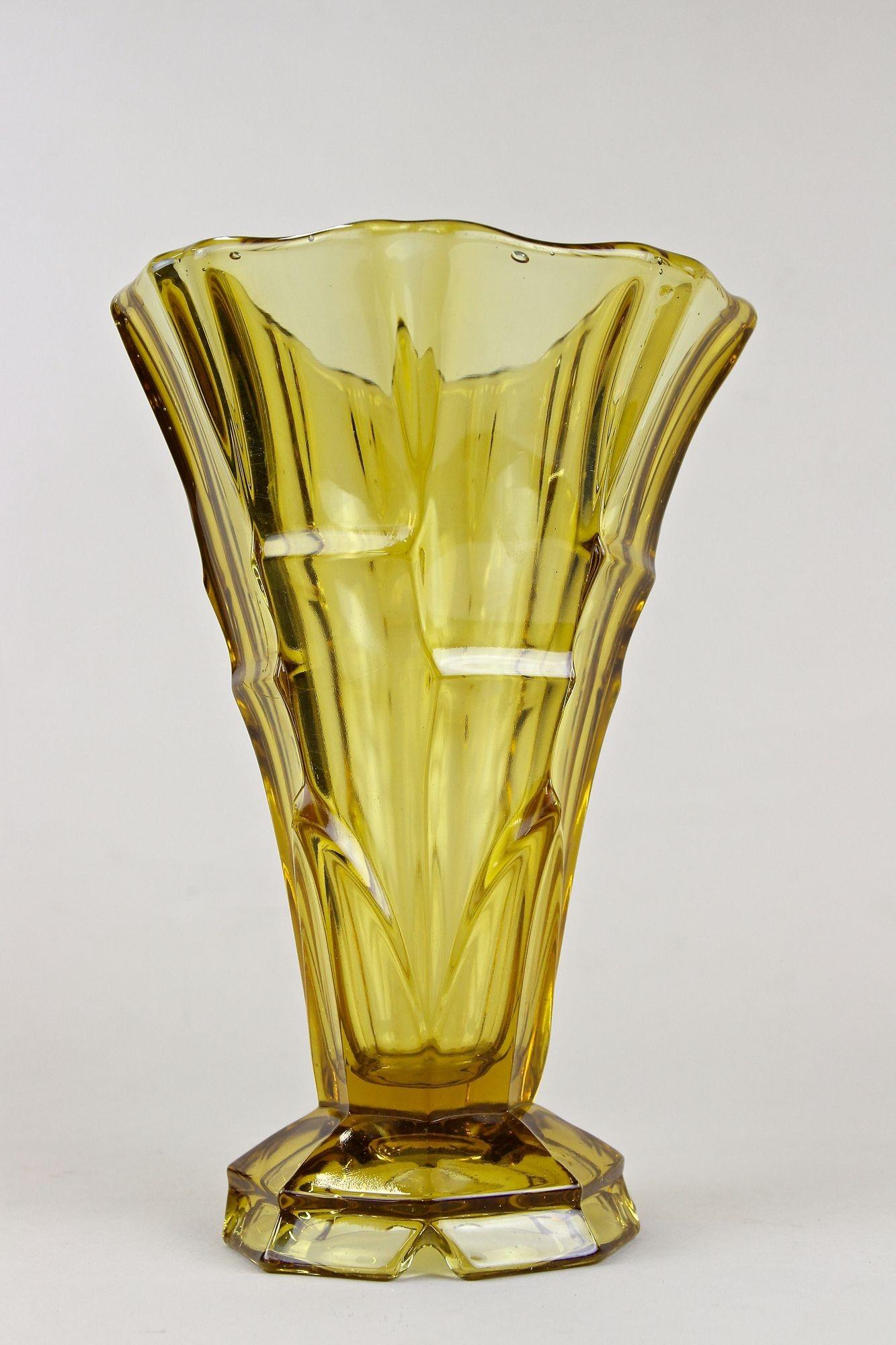 Art Deco Glass Vase, Amber Colored, Austria circa 1920 For Sale 3