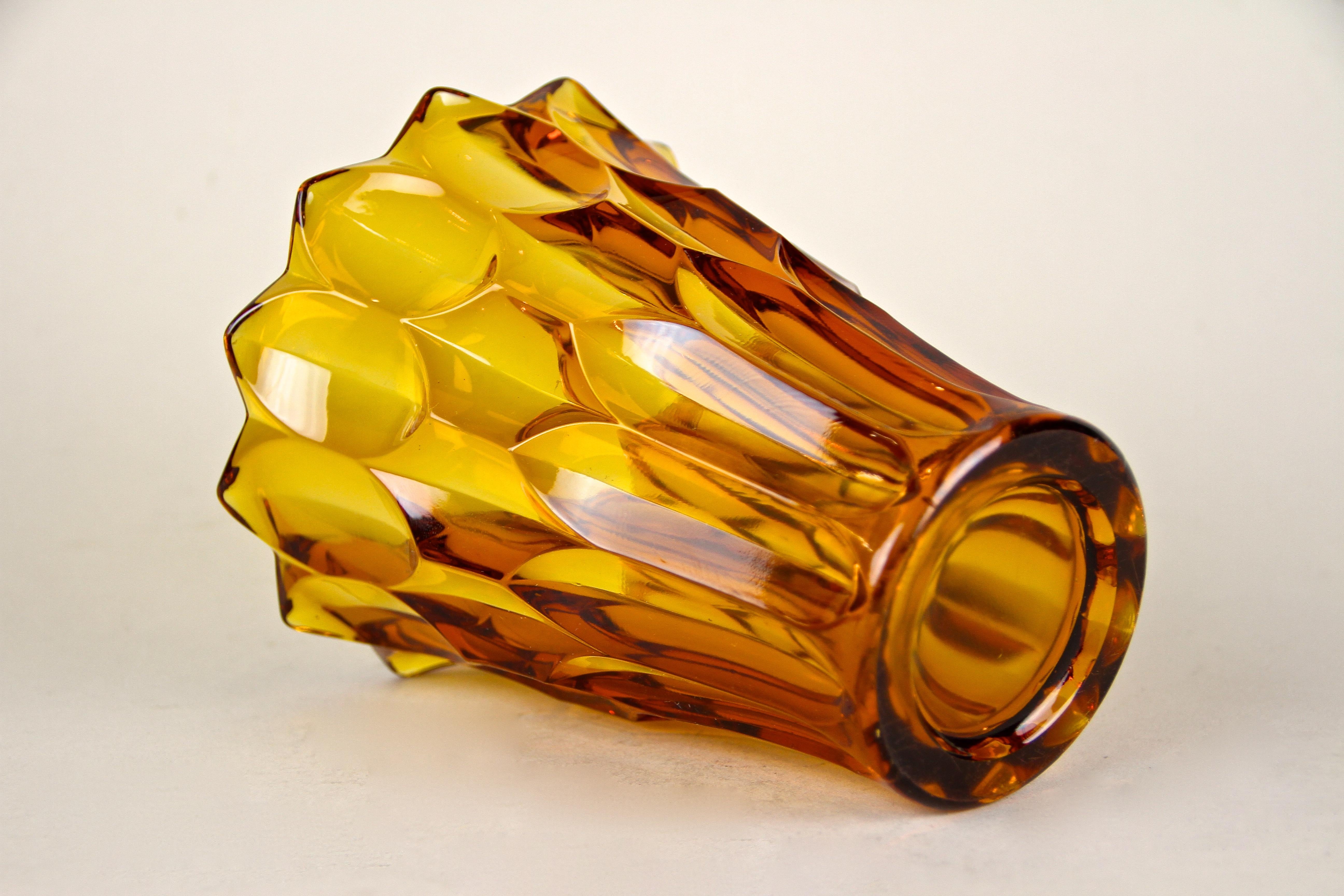 Vase en verre Art Déco couleur ambre, Autriche, vers 1920 en vente 2