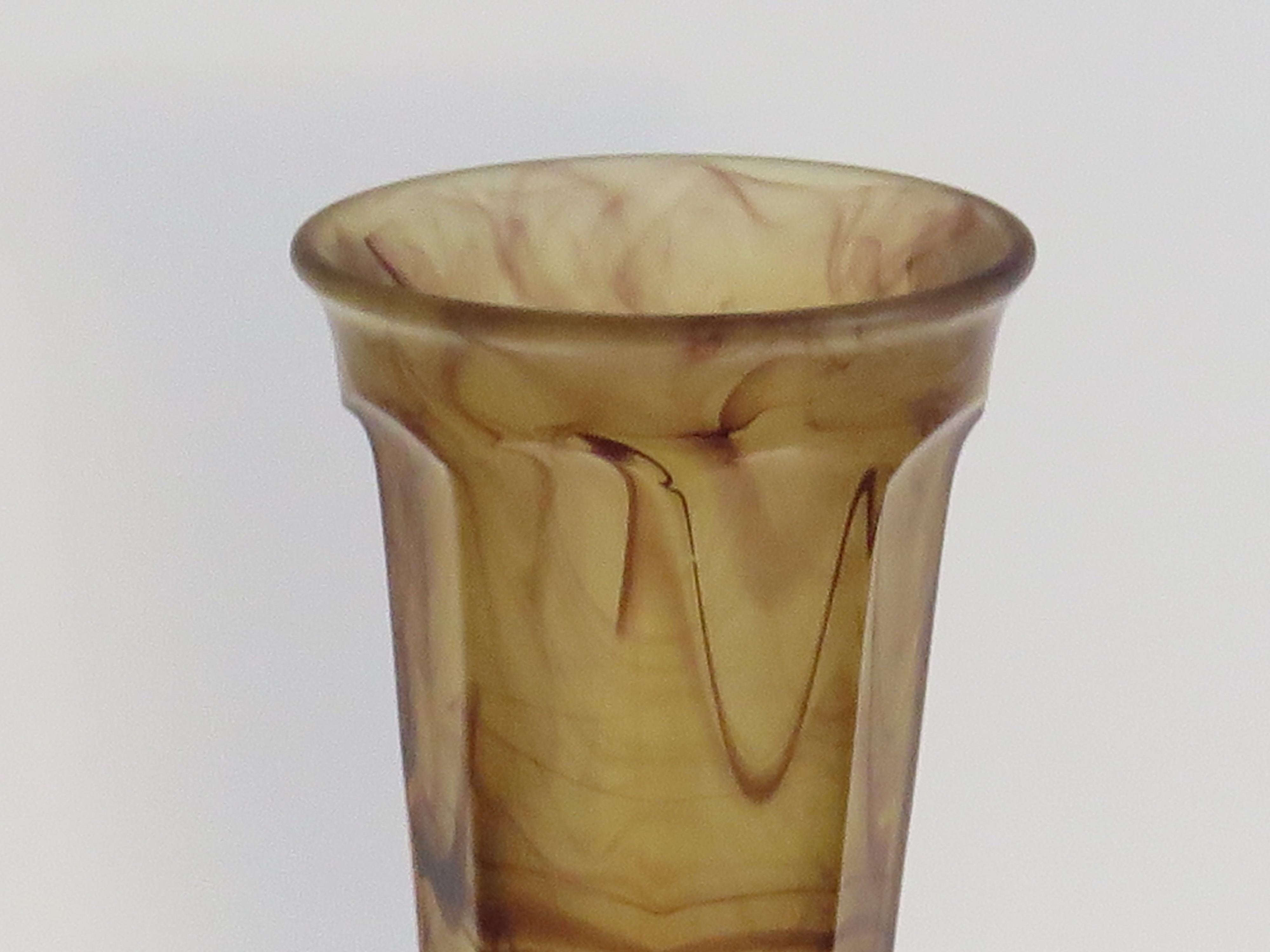 Vetro Vaso in vetro Art Deco di George Davidson in vetro Amber Cloud, circa 1930 in vendita