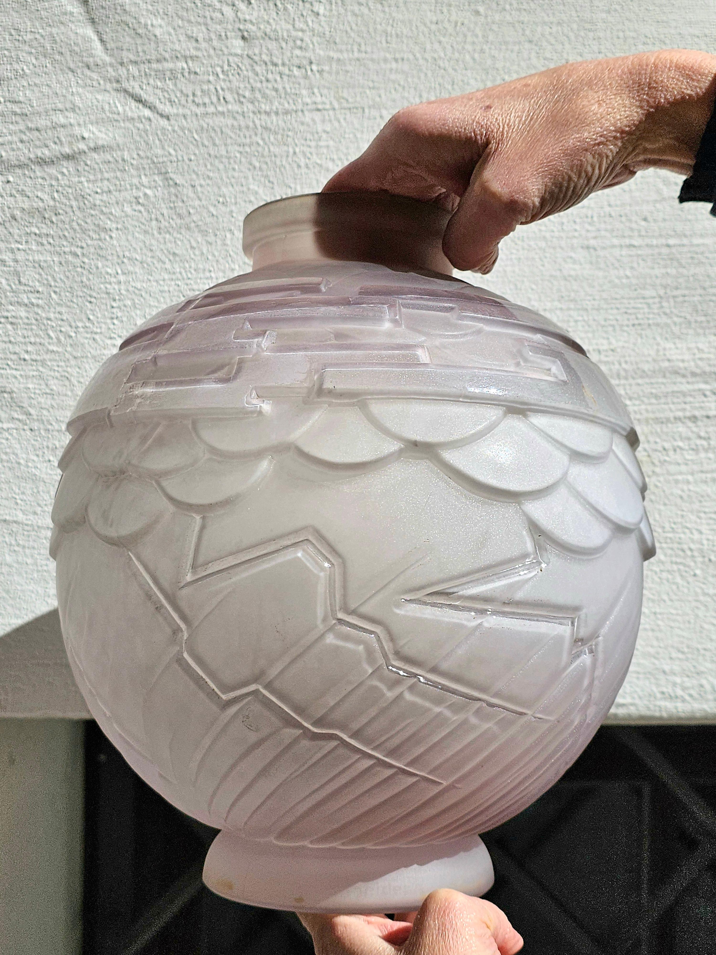 Français Vase en verre Art déco Charles Schneider France en vente