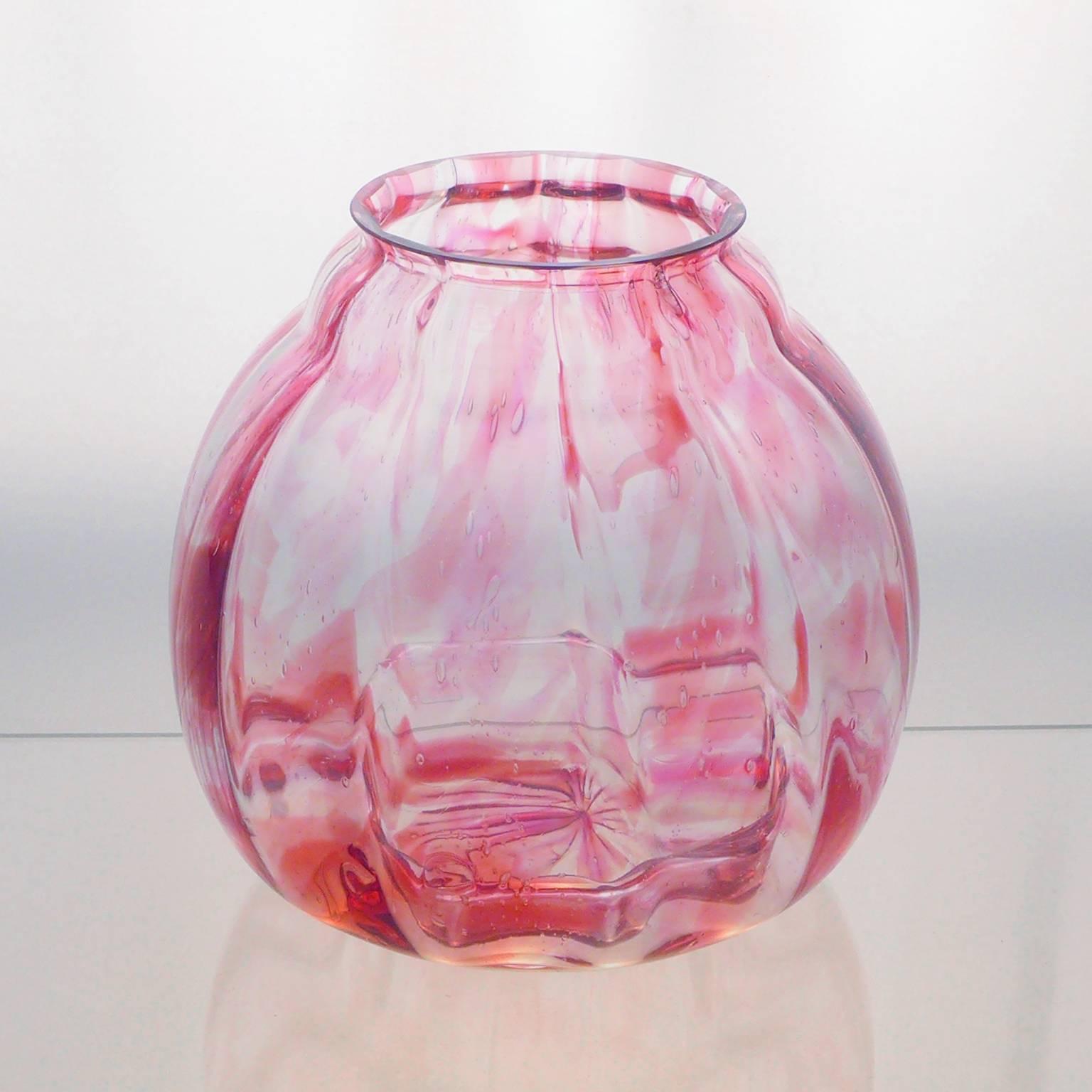 Wonderfully marbled Art Deco 'Flora' vase produced by Leerdam Glassworks. Designed by A. D. Copier, circa 1923. Andries Dirk Copier is one of the most revered glass designers of his time a leader in the Art Deco 'Amsterdam School' style. Leerdam