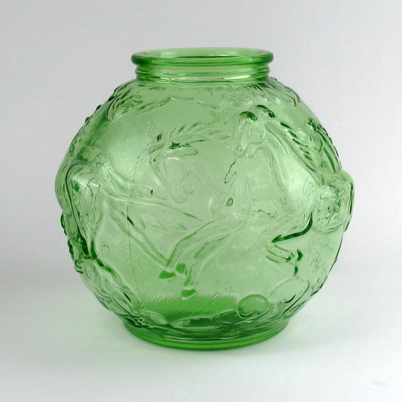 Mid-20th Century  Art Deco Glass Vase Karel Zentner, Libochovice, Czechoslovakia, 1930s For Sale