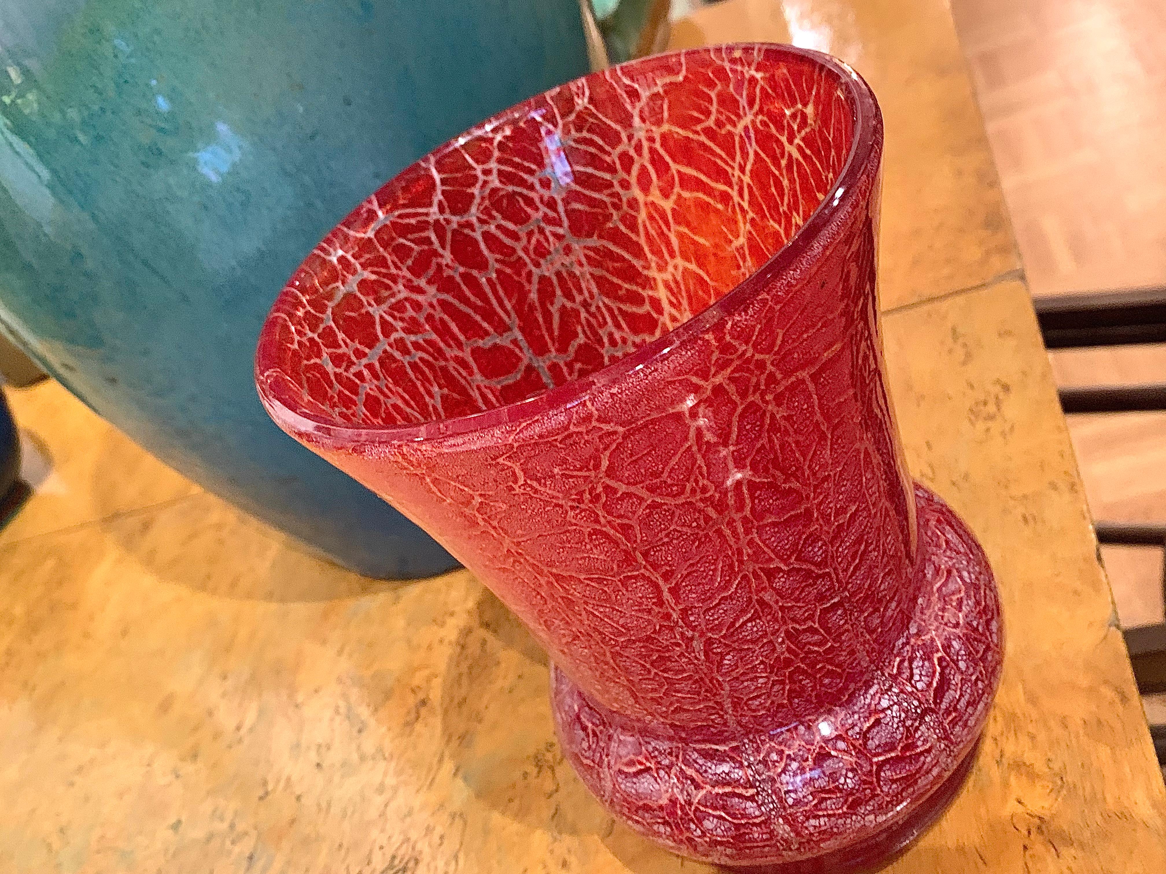 Vase en verre Art Déco Karl Wiedmann pour WMF rouge avec inclusions de feuilles d'argent en vente 3