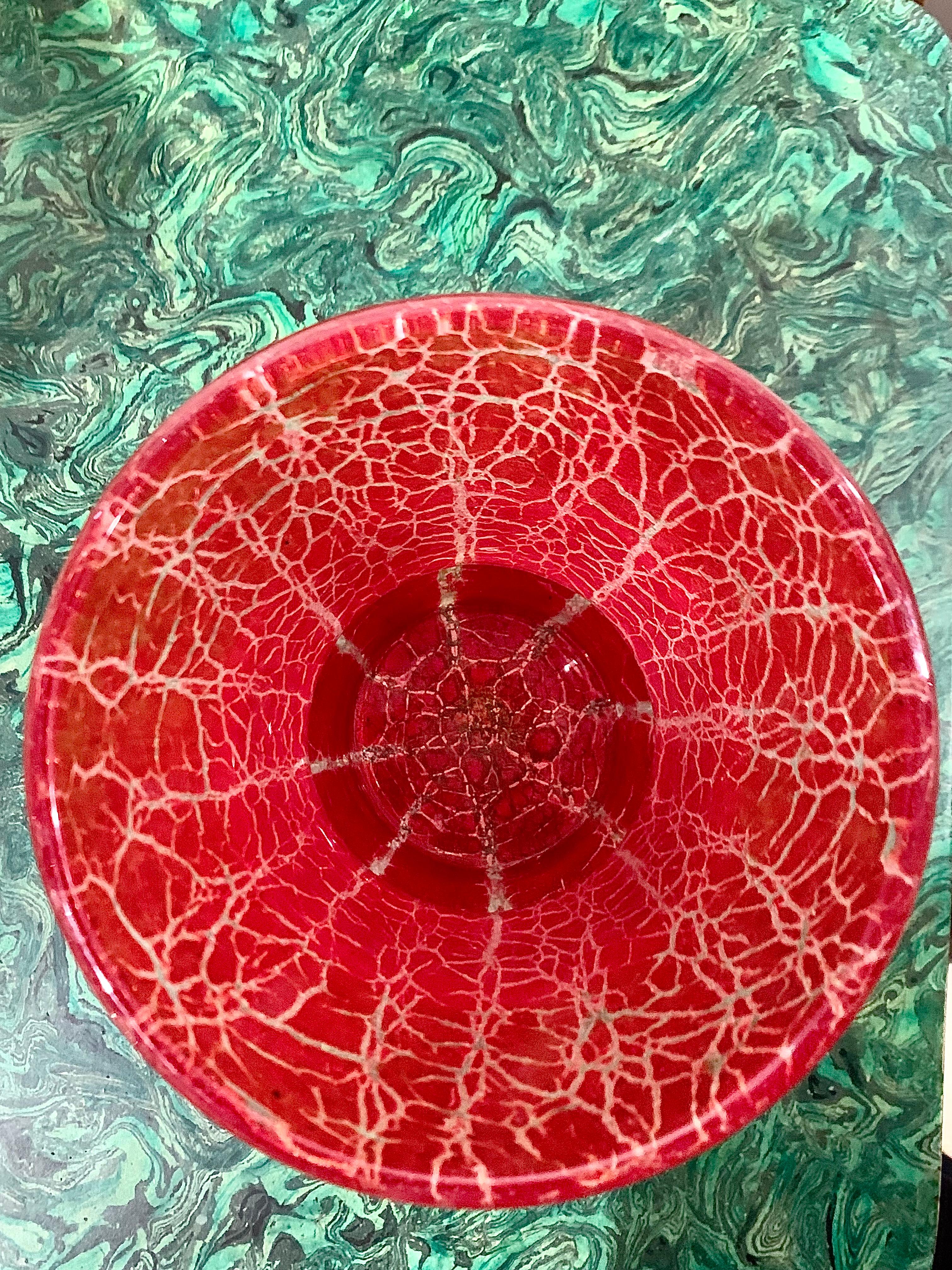 Milieu du XXe siècle Vase en verre Art Déco Karl Wiedmann pour WMF rouge avec inclusions de feuilles d'argent en vente