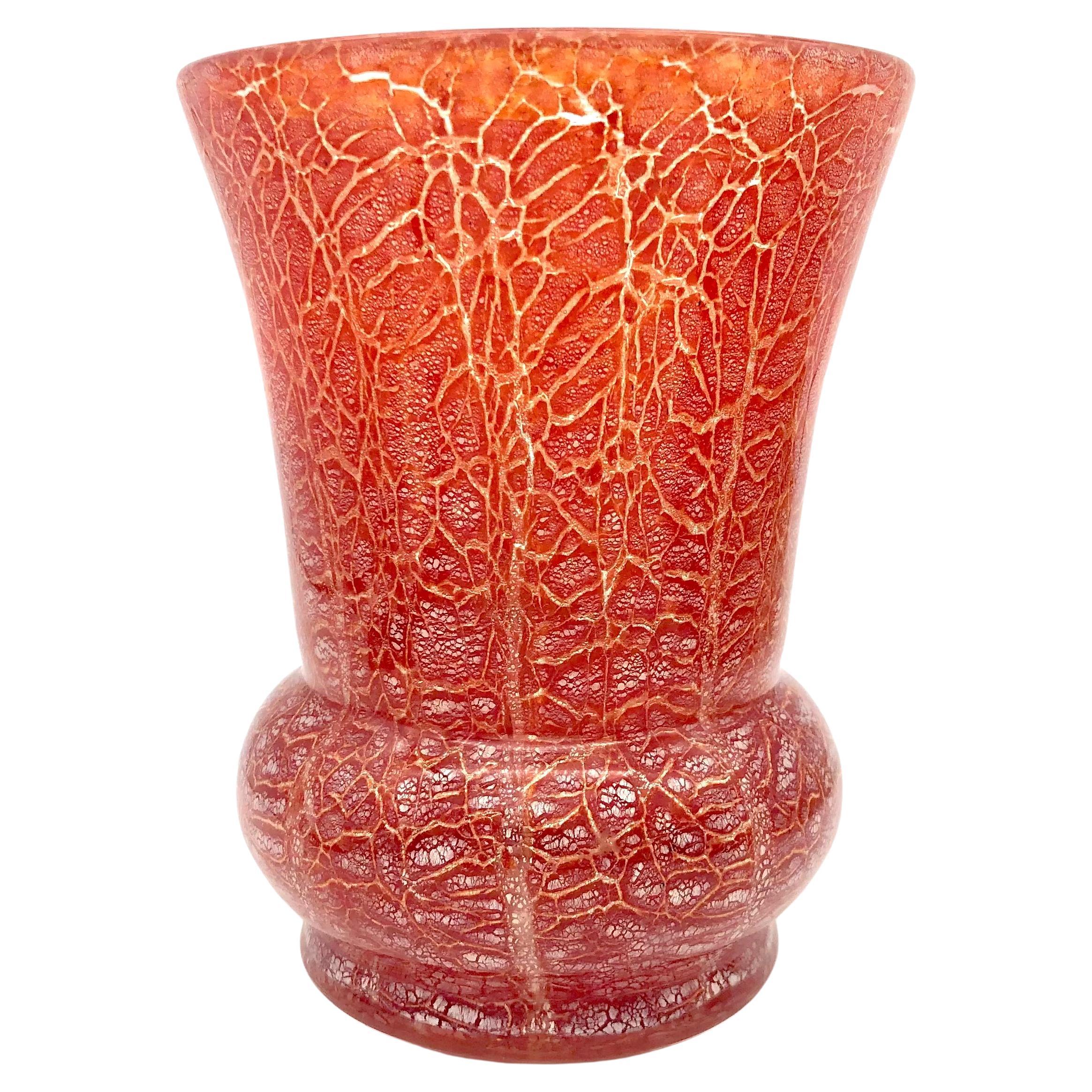 Vase en verre Art Déco Karl Wiedmann pour WMF rouge avec inclusions de feuilles d'argent en vente
