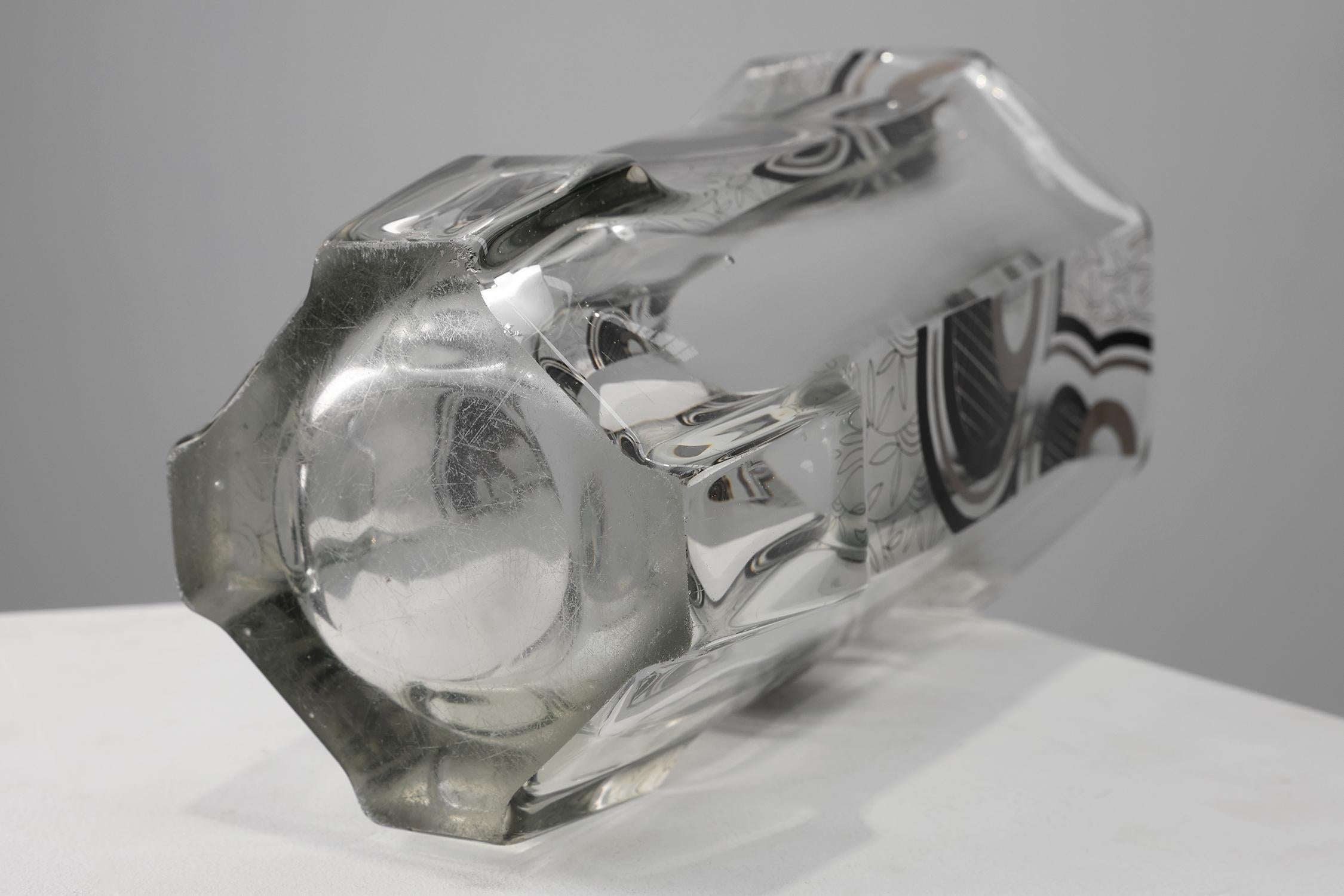 Vaso in vetro Art Deco con decorazione grafica nera, Francia, circa 1940 in vendita 4