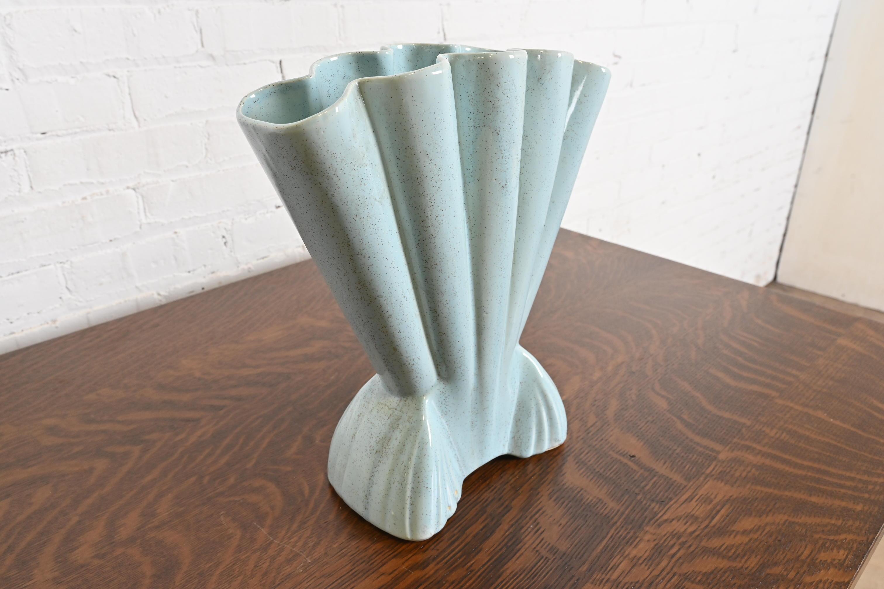 Gladiola-Vase aus glasierter Keramik aus amerikanischer Kunstkeramik im Art déco-Stil von Brush McCoy im Angebot 1