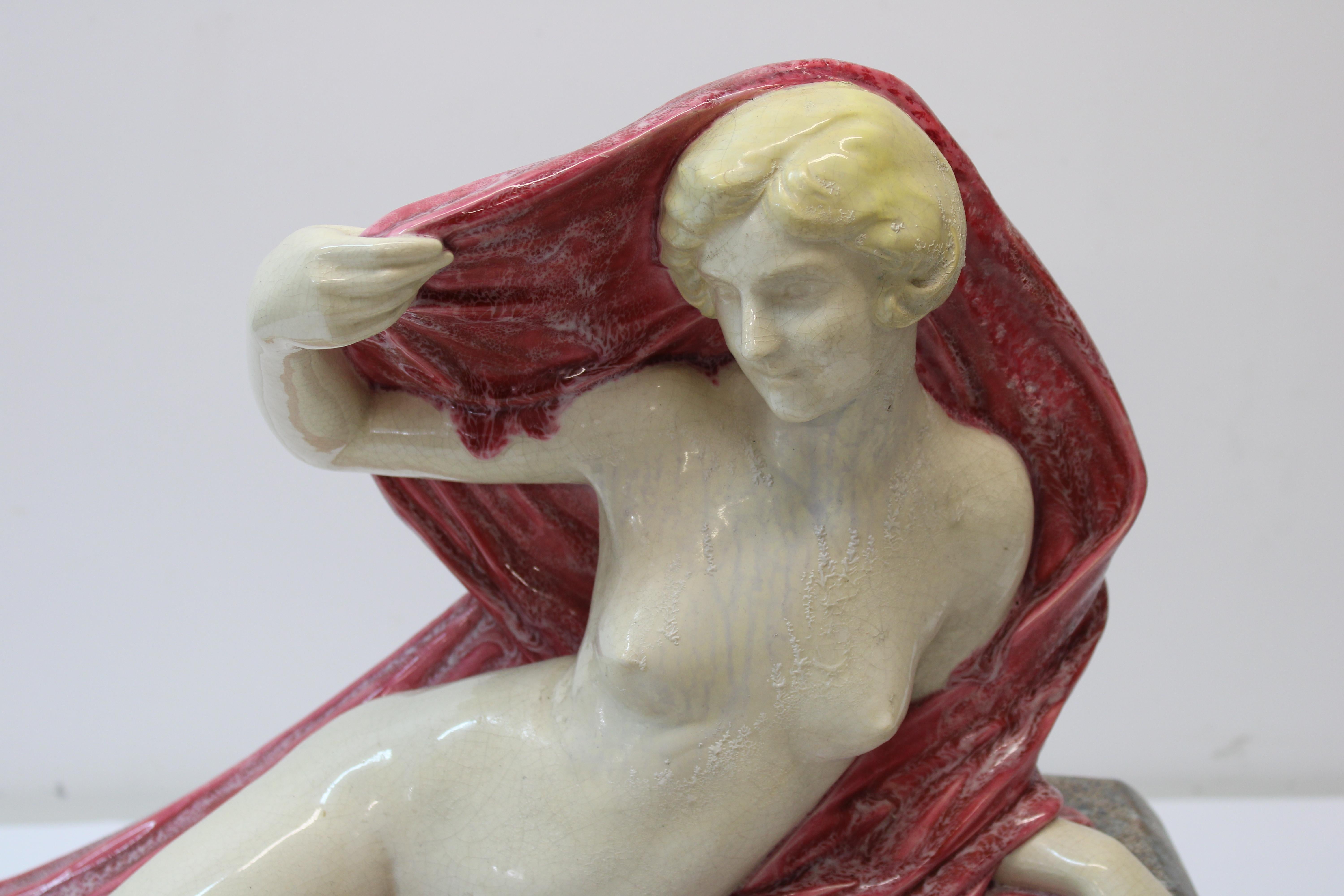 Skulptur eines weiblichen Akts aus glasierter Keramik im Art déco-Stil im Zustand „Gut“ im Angebot in San Francisco, CA