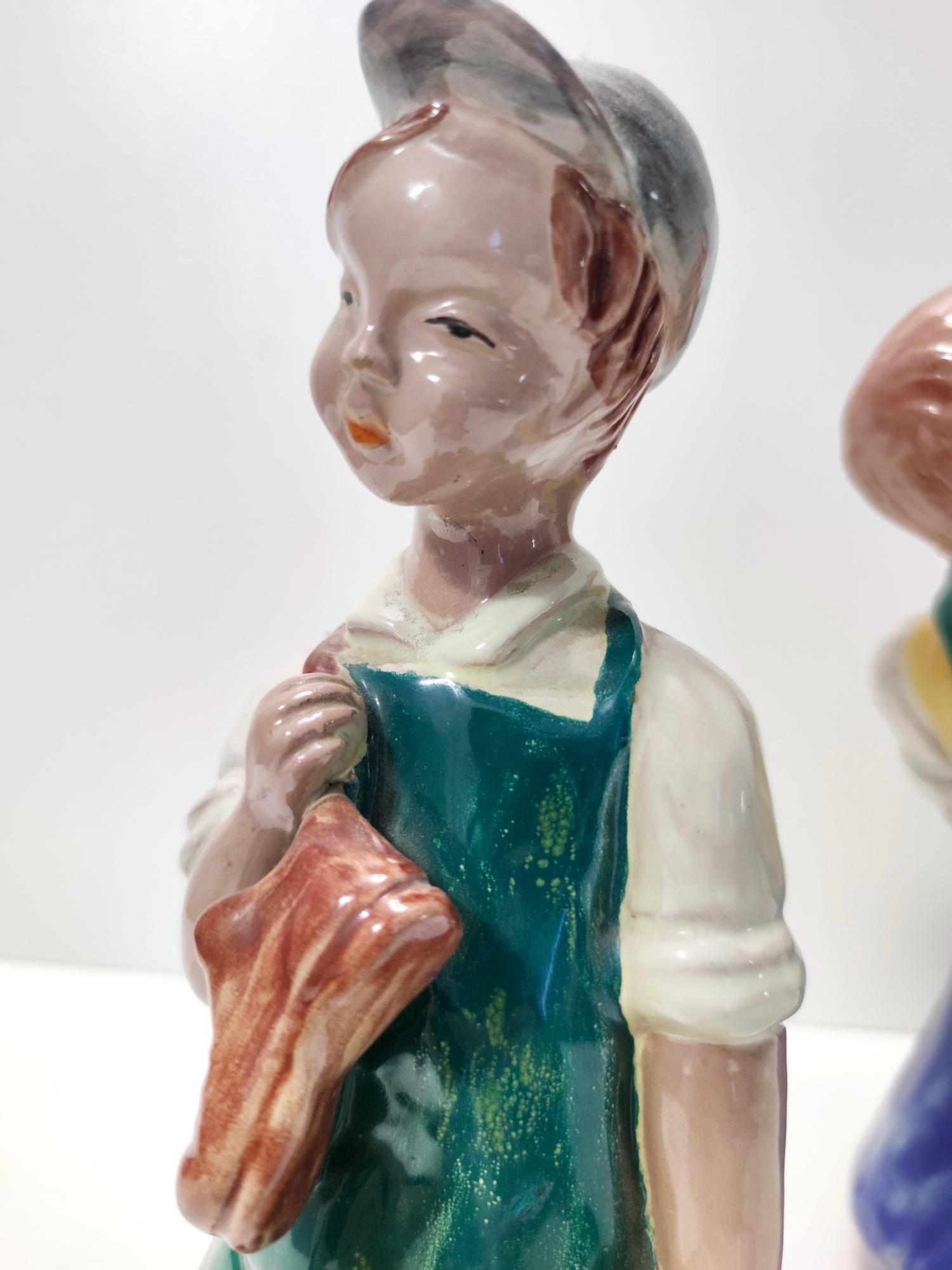 Paire de figurines Art Déco en céramique émaillée de la hongroise Maria Rahmer en vente 3