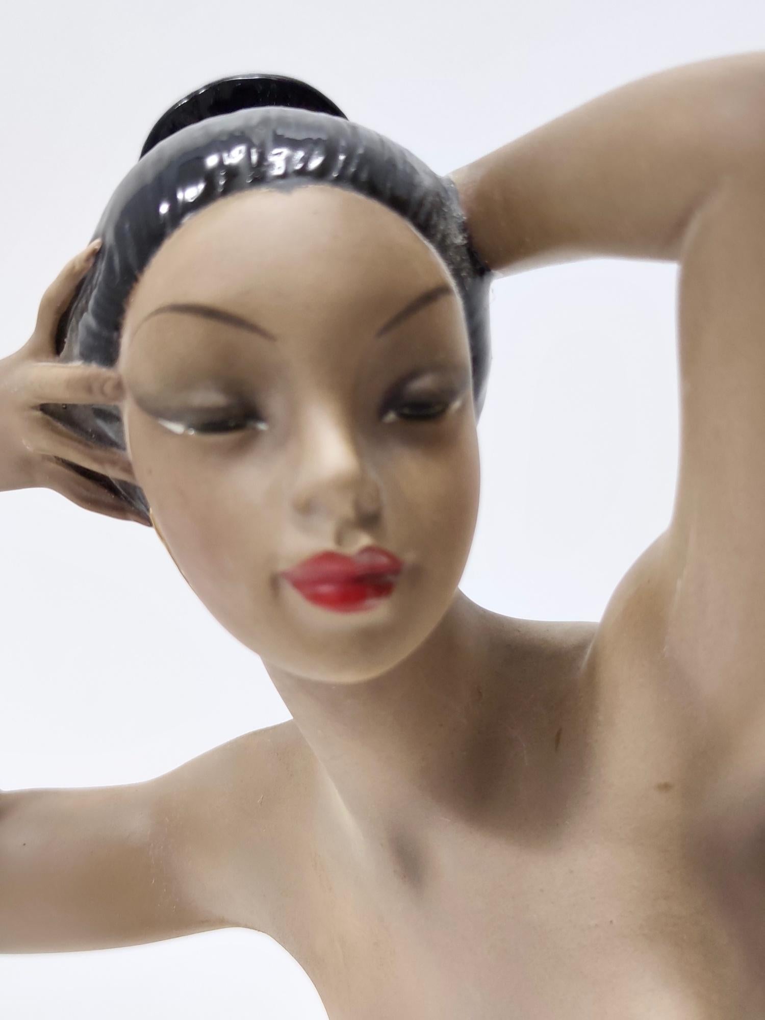  Figurine de femme en céramique émaillée Art déco par Cia Manna Mod 