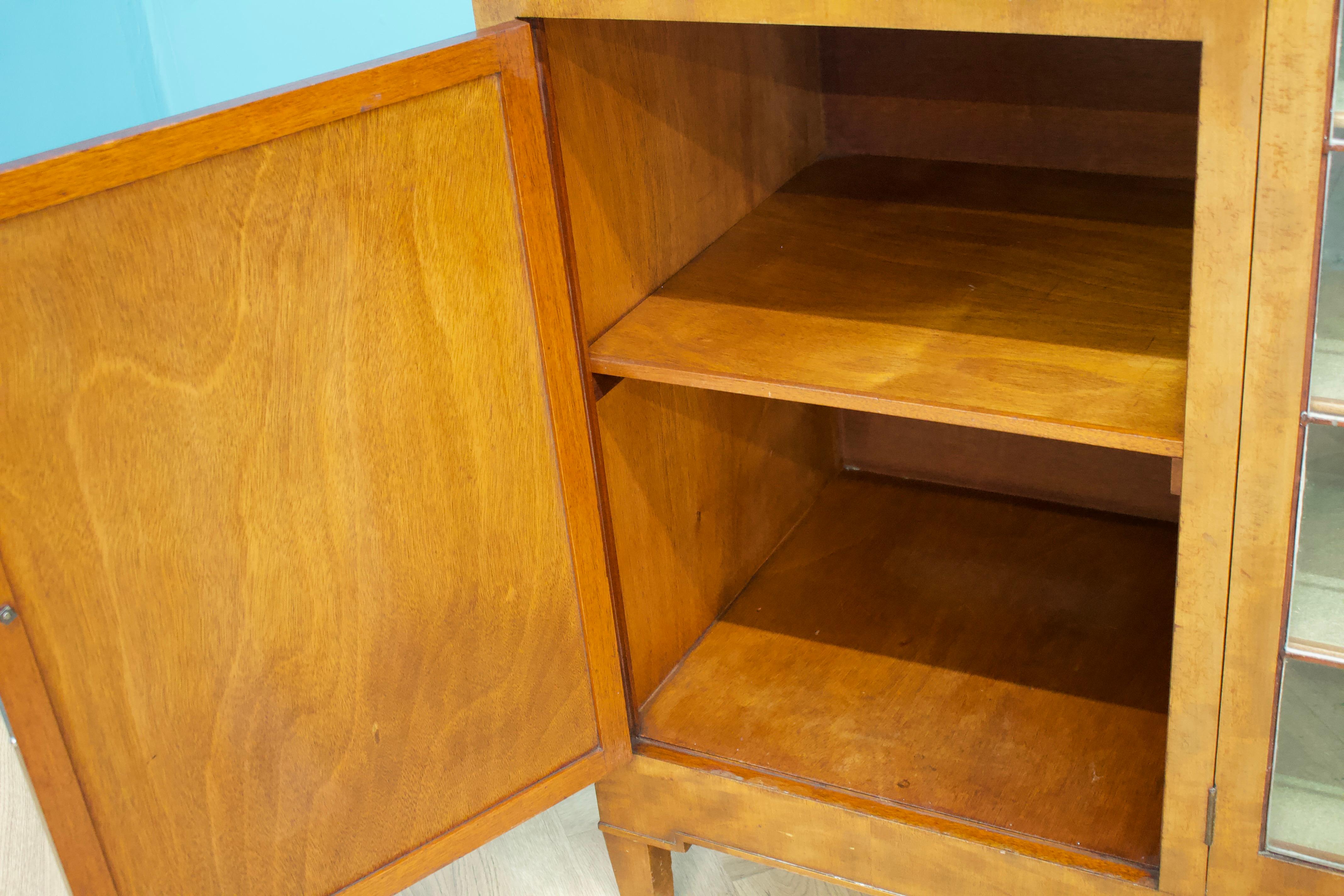 Art Deco Anrichte mit glasierten Türen, 1930er Jahre im Angebot 2