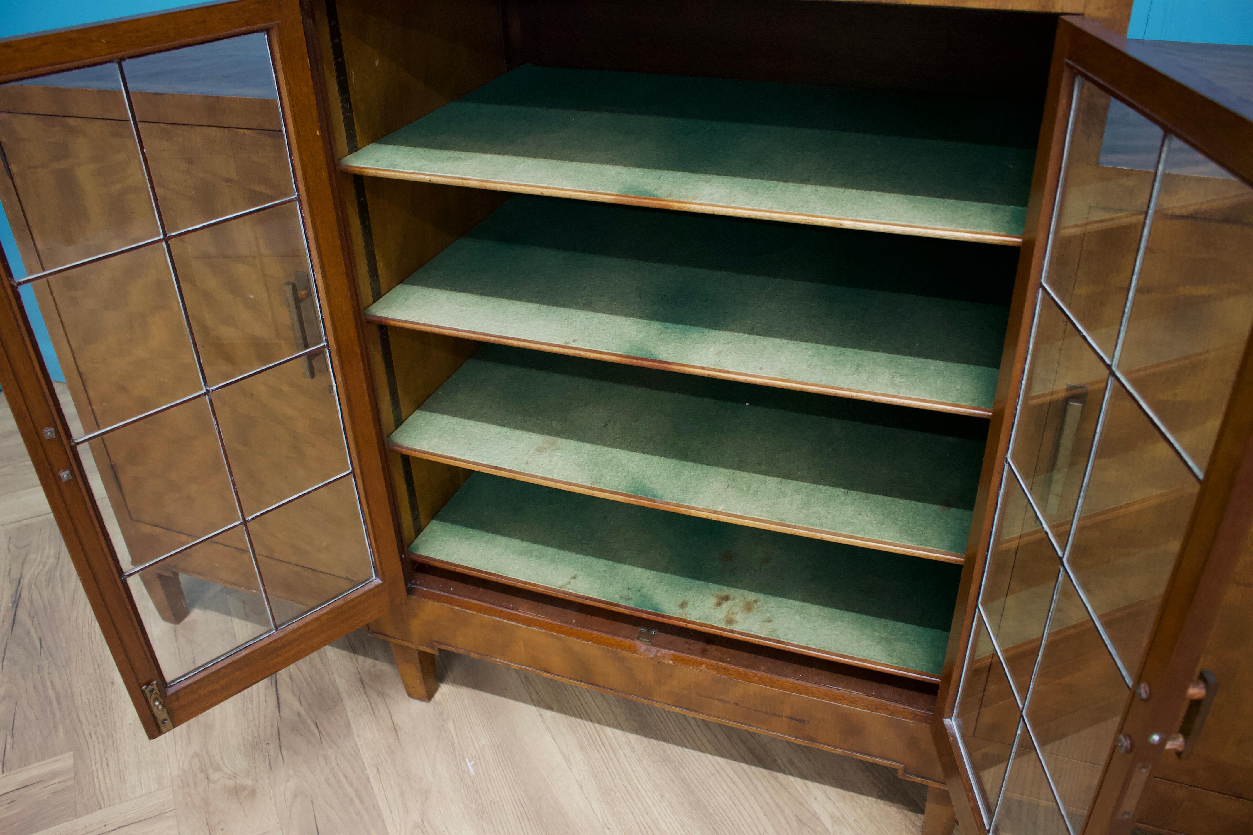 Art Deco Anrichte mit glasierten Türen, 1930er Jahre im Angebot 4