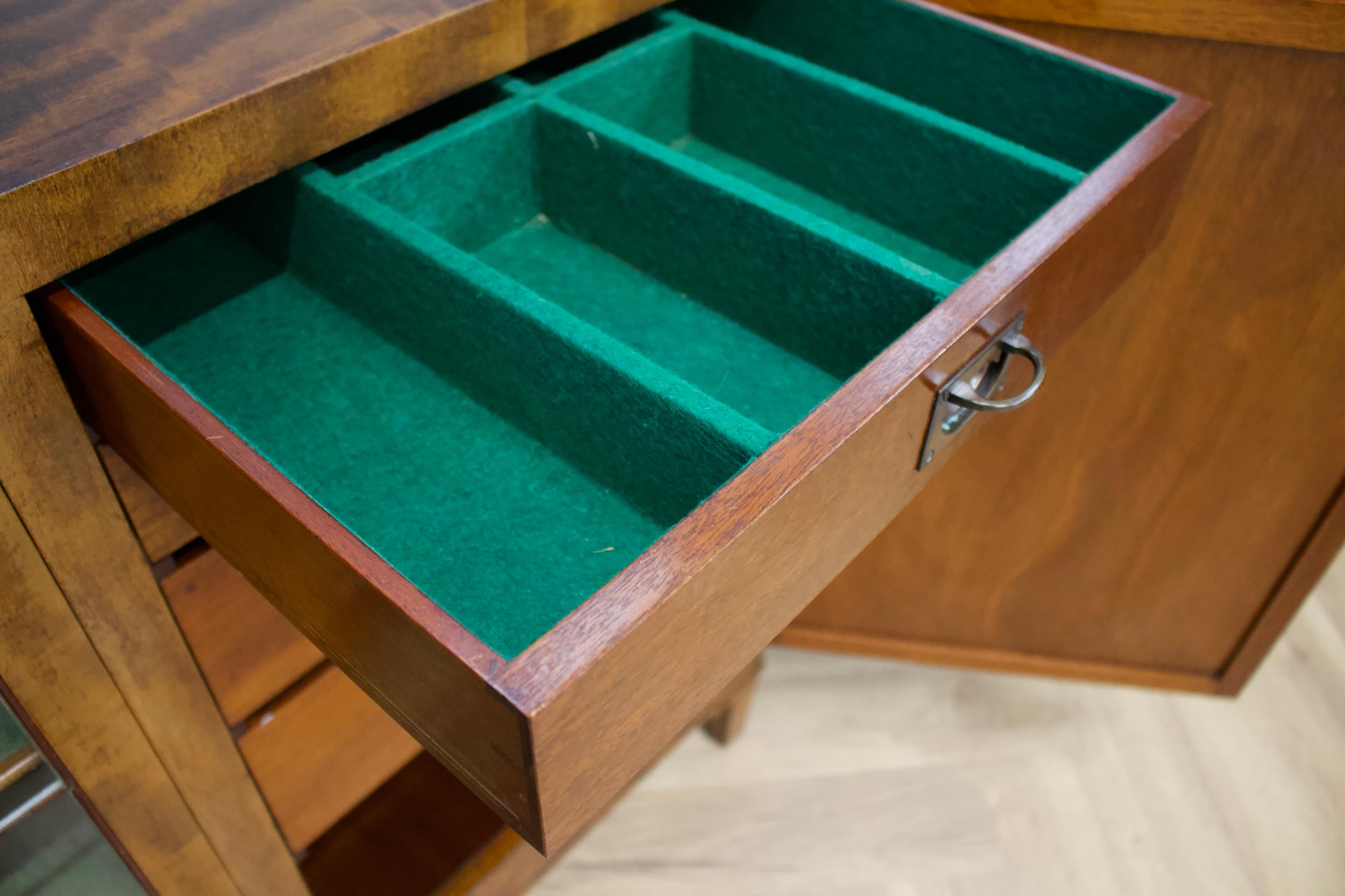 Art Deco Anrichte mit glasierten Türen, 1930er Jahre im Angebot 5