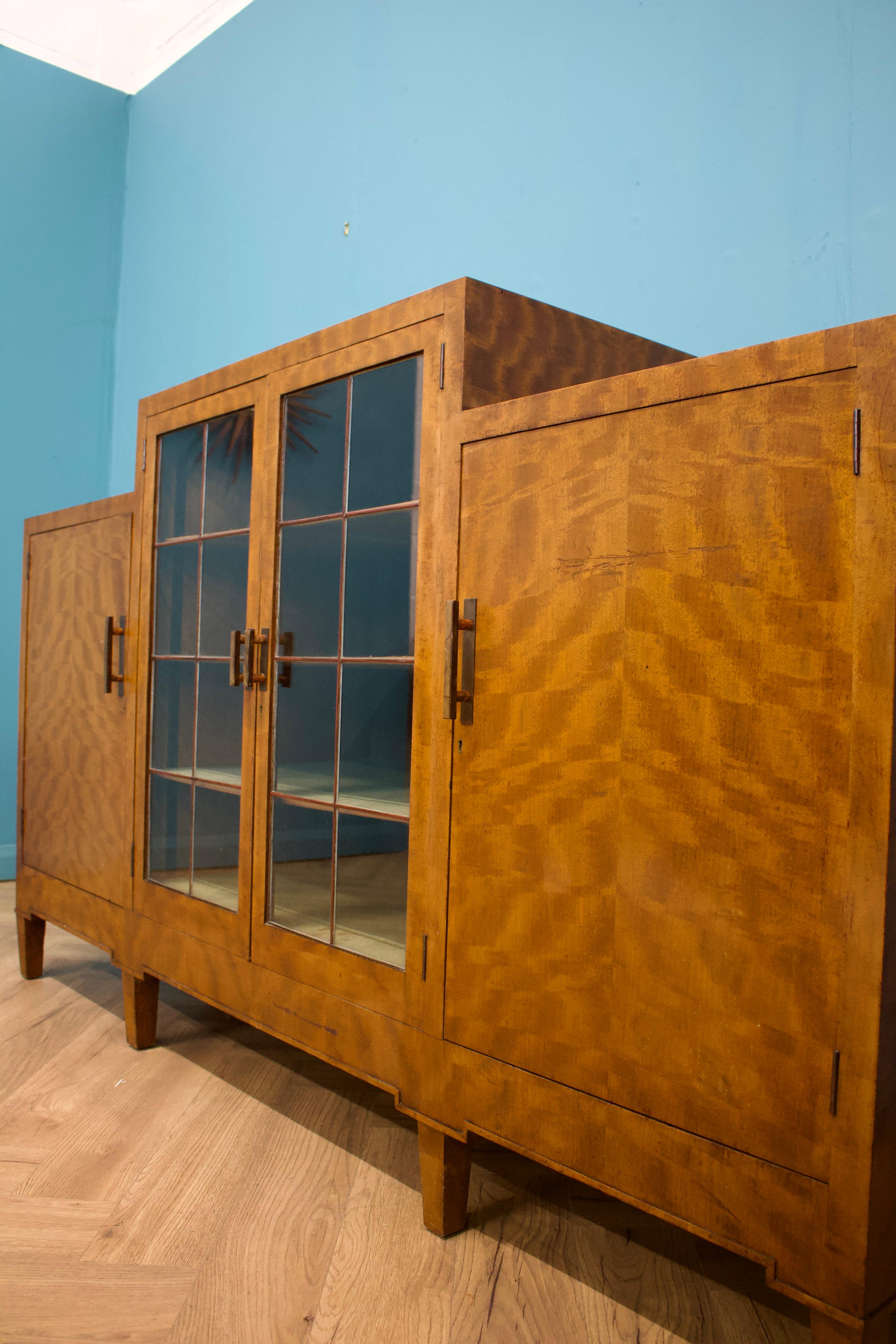 Art Deco Anrichte mit glasierten Türen, 1930er Jahre (Mitte des 20. Jahrhunderts) im Angebot