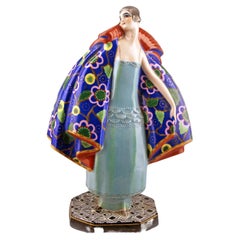 Art Déco Glasierte französische Porzellanfigur einer Frau von Saint-Amand-Et-Hamage