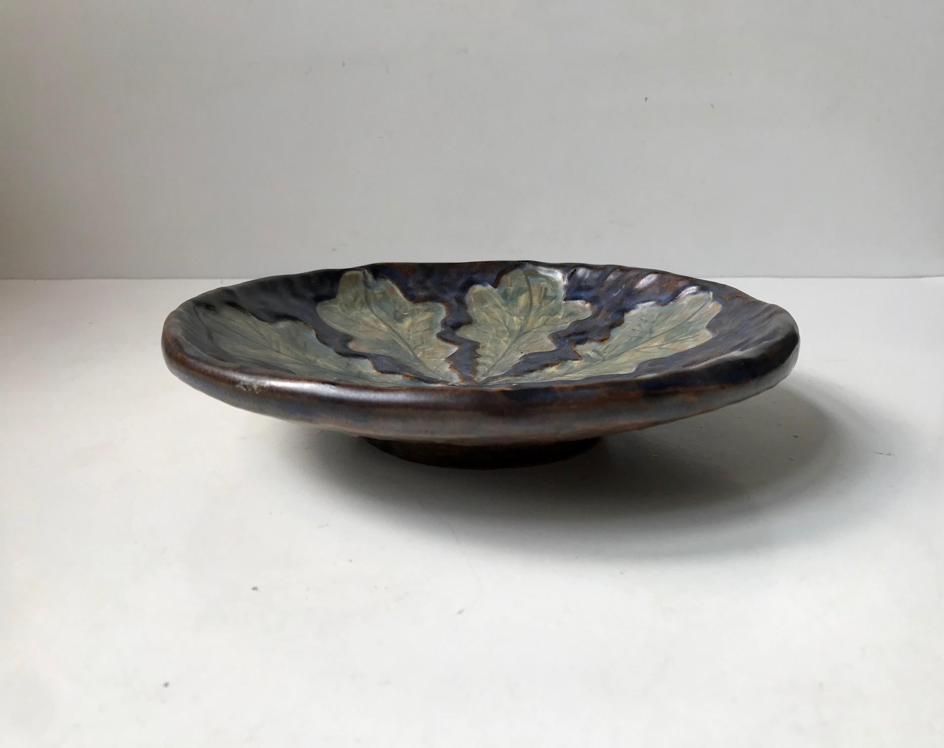 Art Deco Glazed Stoneware Dish with Leaves, Emil Ruge, 1930s In Good Condition For Sale In Esbjerg, DK