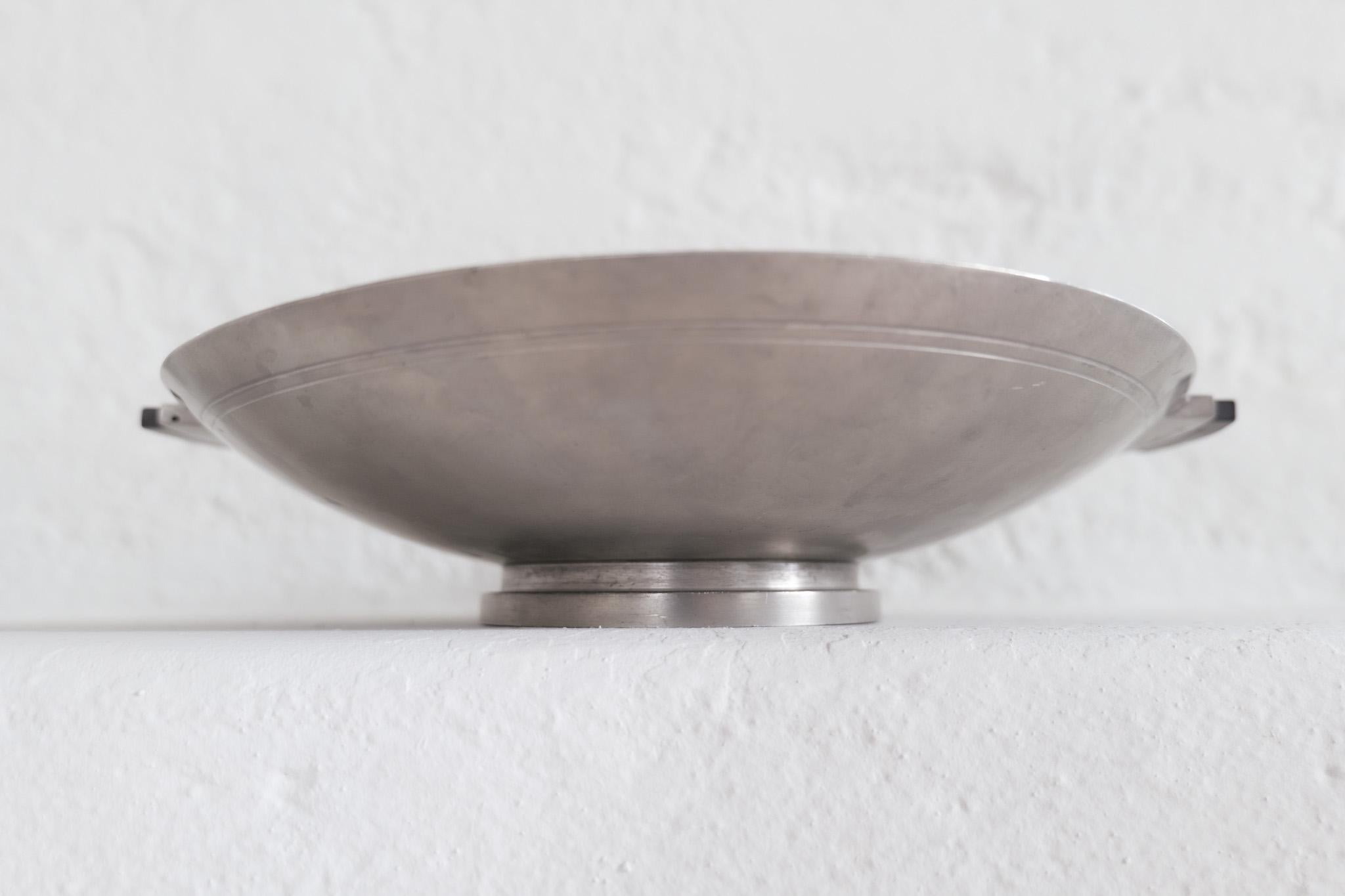 Vassoio a forma di globo in peltro Art Deco Made in Sweden anni '30 in vendita 4