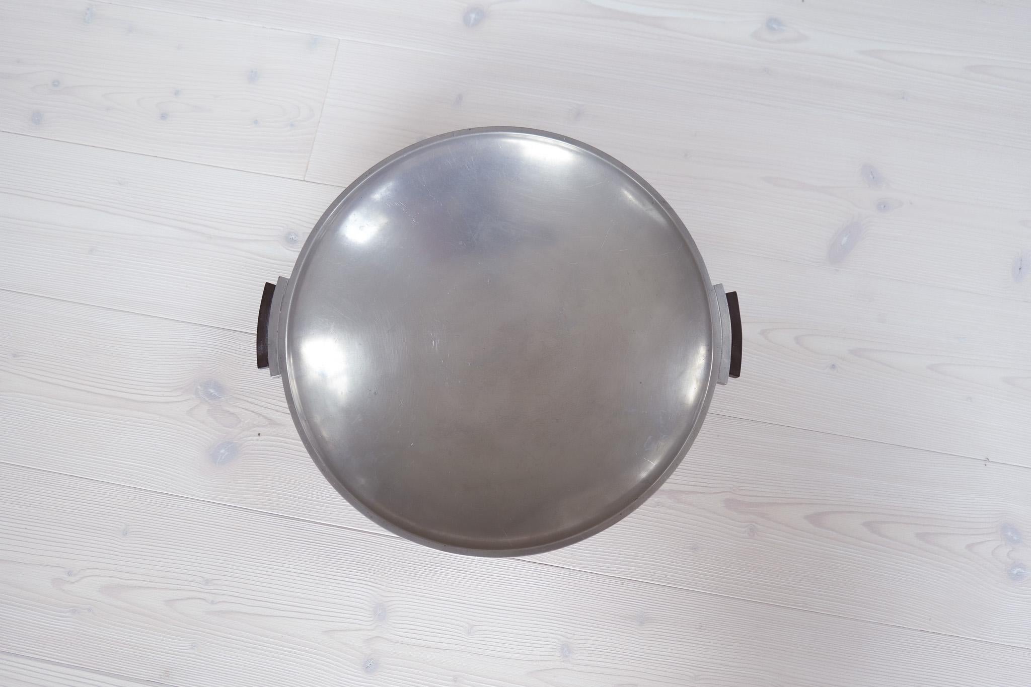 Vassoio a forma di globo in peltro Art Deco Made in Sweden anni '30 in vendita 1