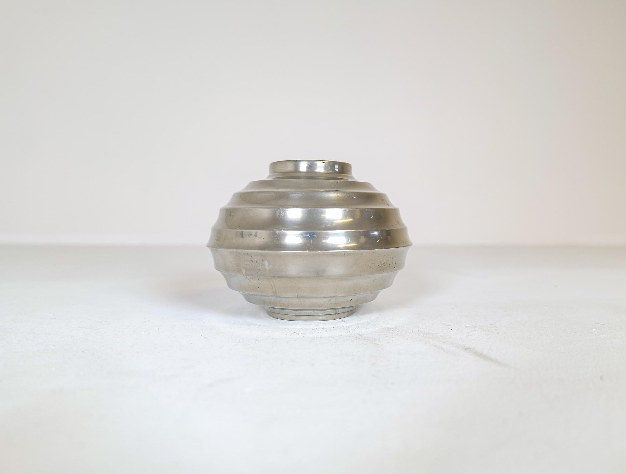 Art Deco Globe Vase in Pewter Made in Sweden 1930s 4