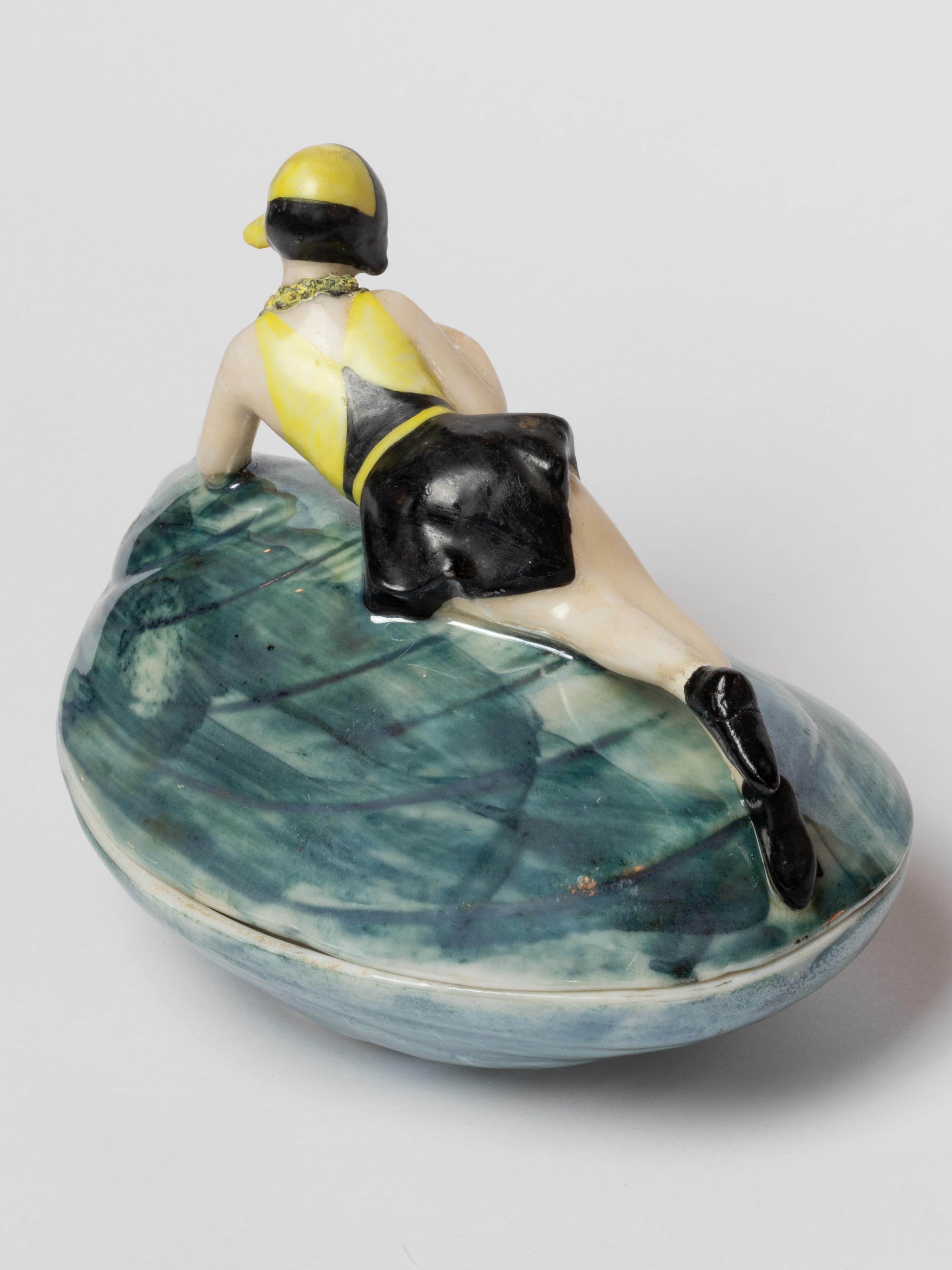 Art Deco Goebel Powder Box, Bathing Lady on Mussel Shell, Pin Up In Good Condition For Sale In Lisbon, PT