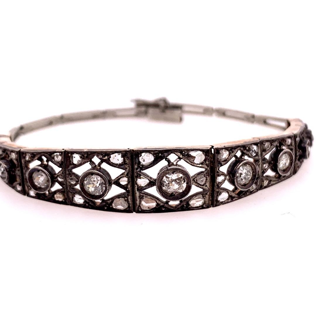 Pulsera Art Decó de Oro de 10 quilates de 1 quilate (aproximadamente) de Diamante Natural de Mina Antigua Circa 1910 Vintage.

La pieza está engastada con 65 diamantes naturales de mina antigua y en bruto, mide 7