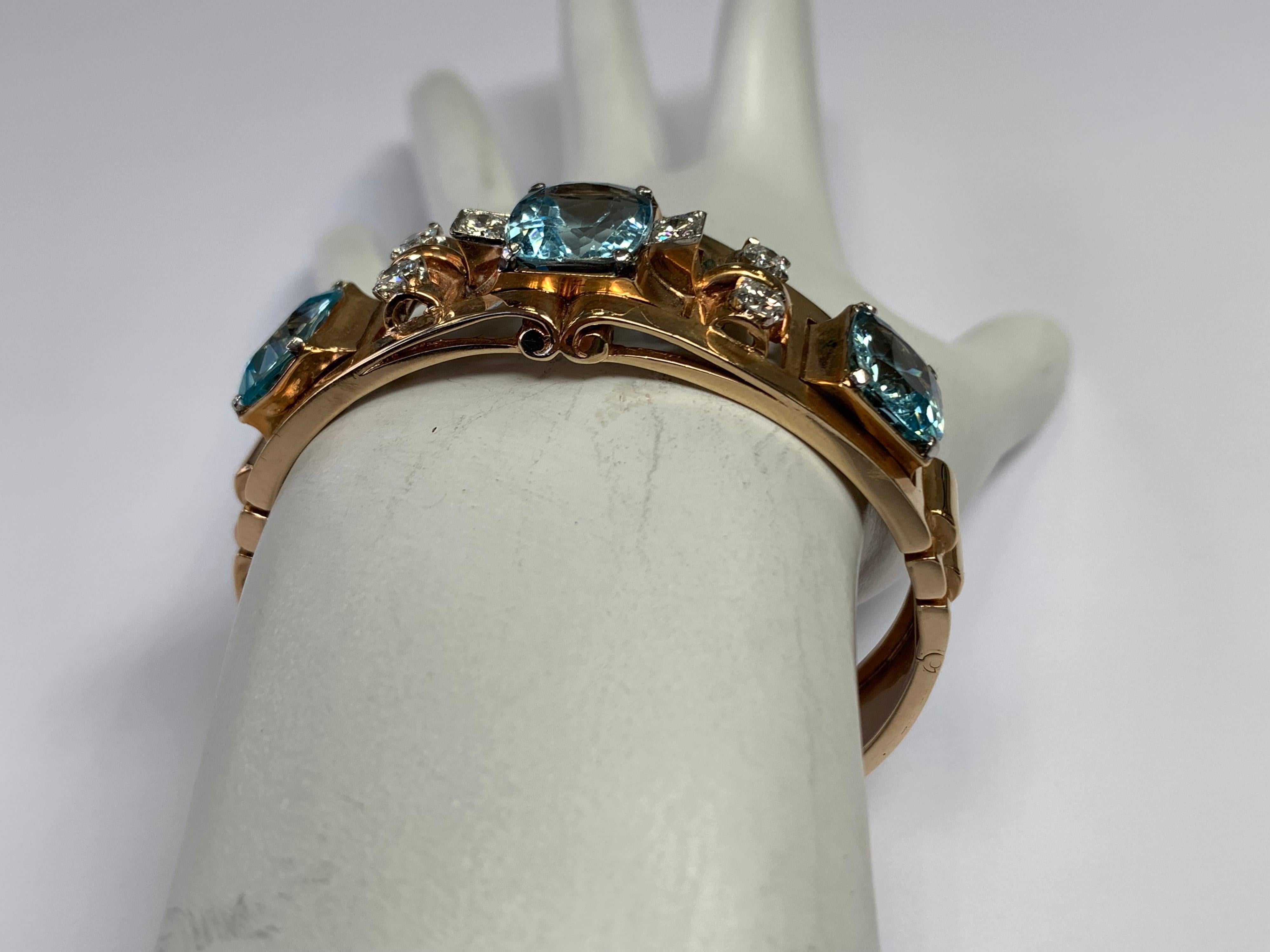 Art Deco Style Bangle 21 Carat Natural Cushion Aquamarine and Diamond In Good Condition For Sale In Los Angeles, CA
