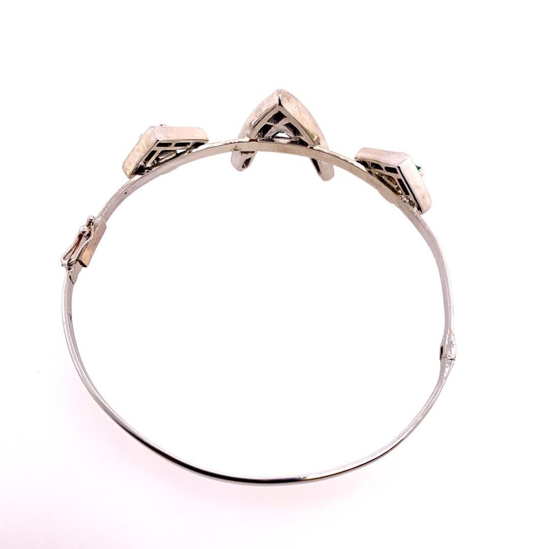 Bracelet en or de style Art déco avec diamants baguettes naturels et émeraudes vertes de 5,50 carats en vente 1
