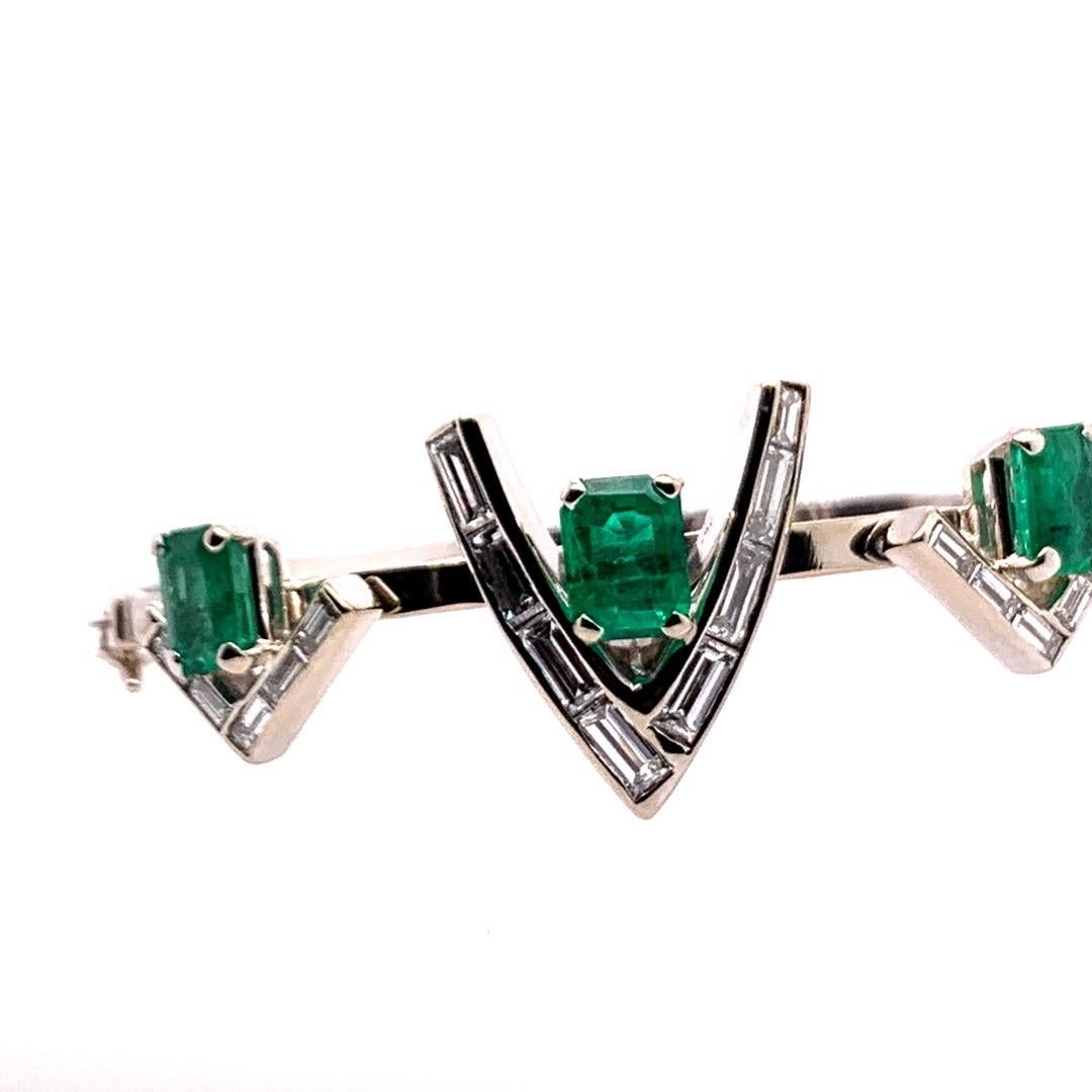 Art Deco Style Gold Bracelet 5.50 Carat Natural Baguette Diamond Green Emerald In Good Condition For Sale In Los Angeles, CA
