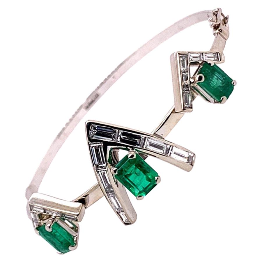 Art Deco Style Gold Bracelet 5.50 Carat Natural Baguette Diamond Green Emerald For Sale