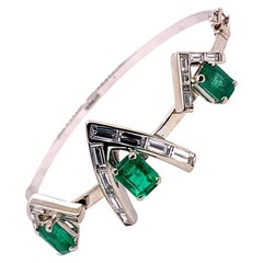 Retro Art Deco Style Gold Bracelet 5.50 Carat Natural Baguette Diamond Green Emerald