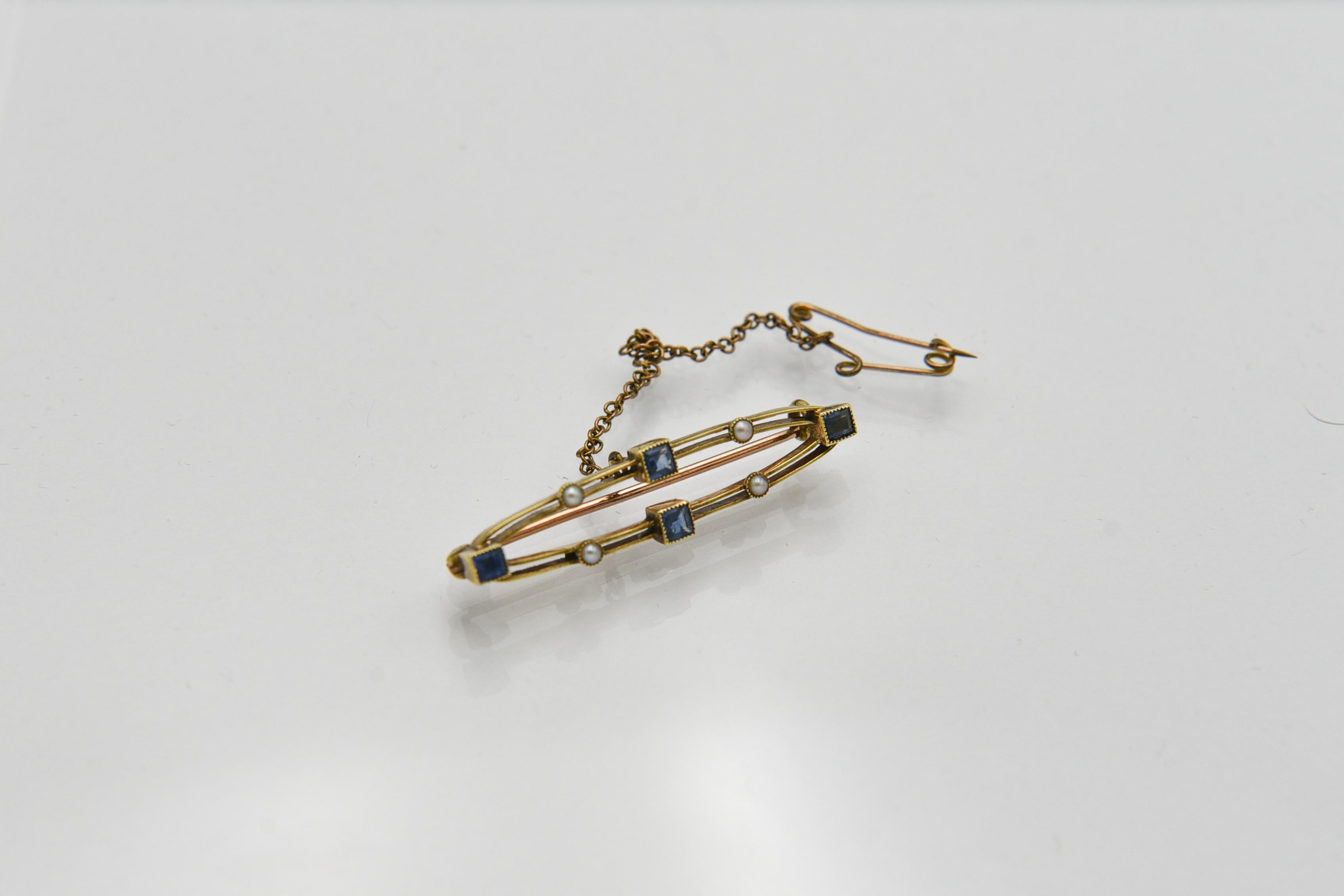 Art Deco gold brooch with sapphires and natural pearls In Good Condition In Chorzów, PL