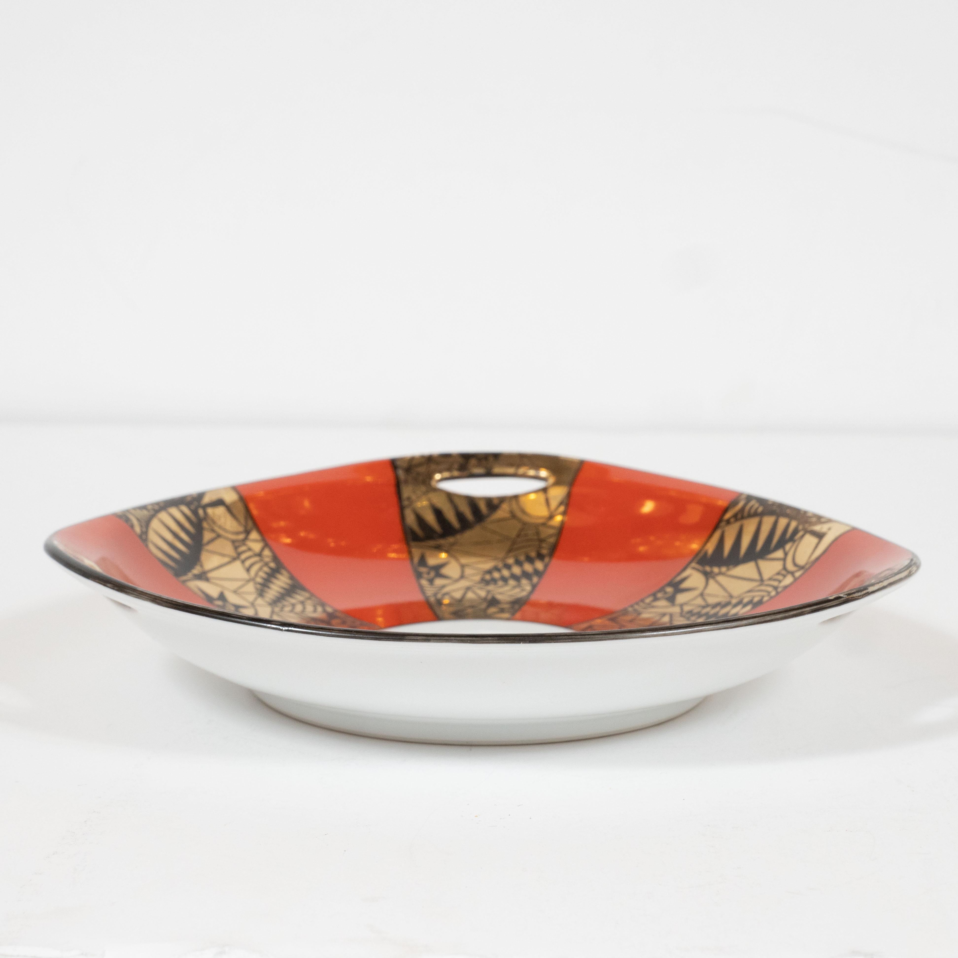 This sophisticated Mid Century Modern dish was realized by the esteemed porcelain maker Moritake in Japan, circa 1930. It features an amorphic form- a slightly irregular circular shape- with a sunburst pattern emanating from a white center. The