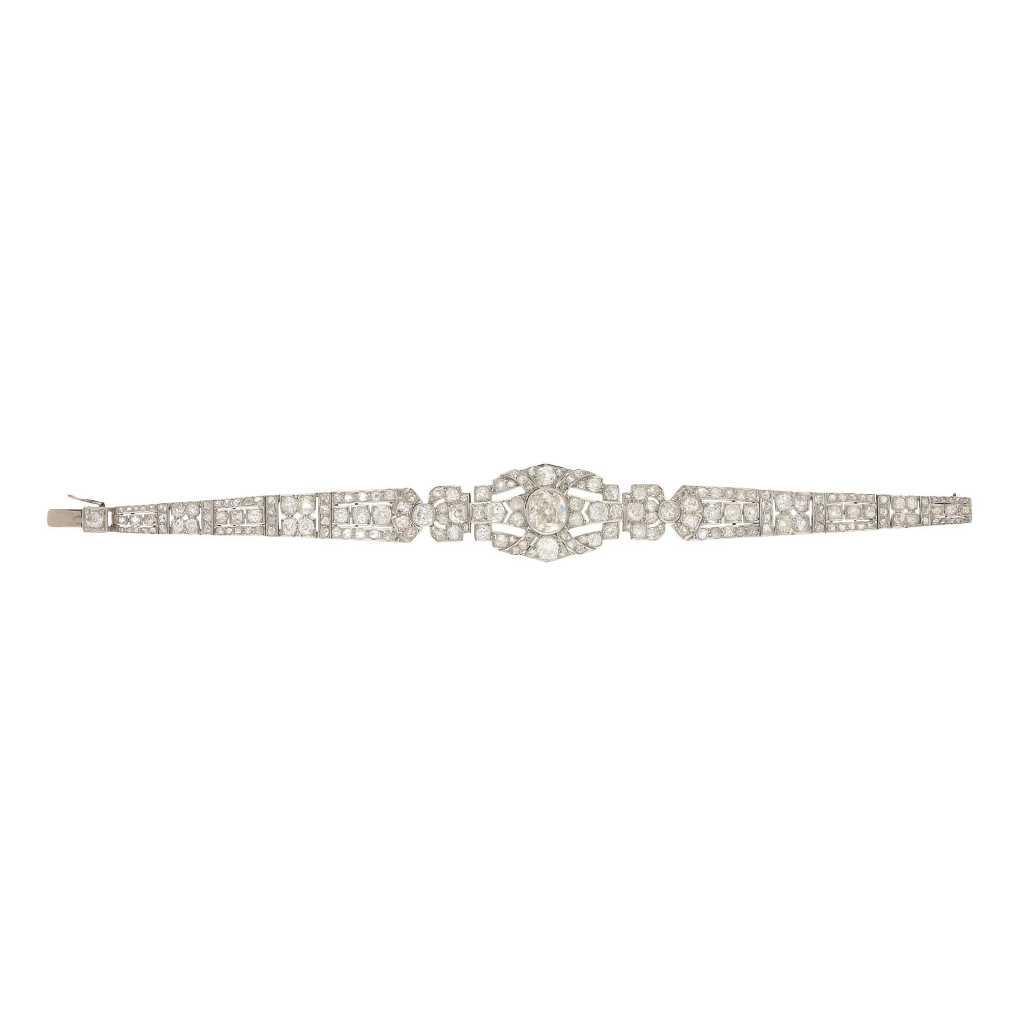 1920er Jahre Art Deco Diamantarmband aus Platin (Alteuropäischer Schliff) im Angebot