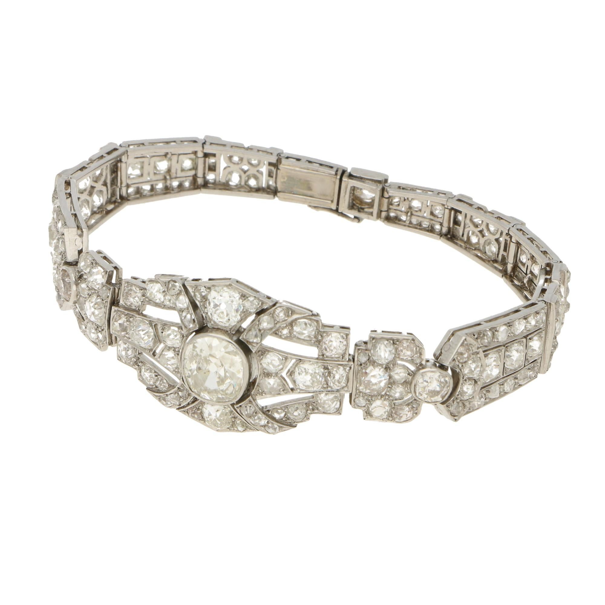 1920's Art Deco Diamond Bracelet Set in Platinum In Good Condition For Sale In London, GB