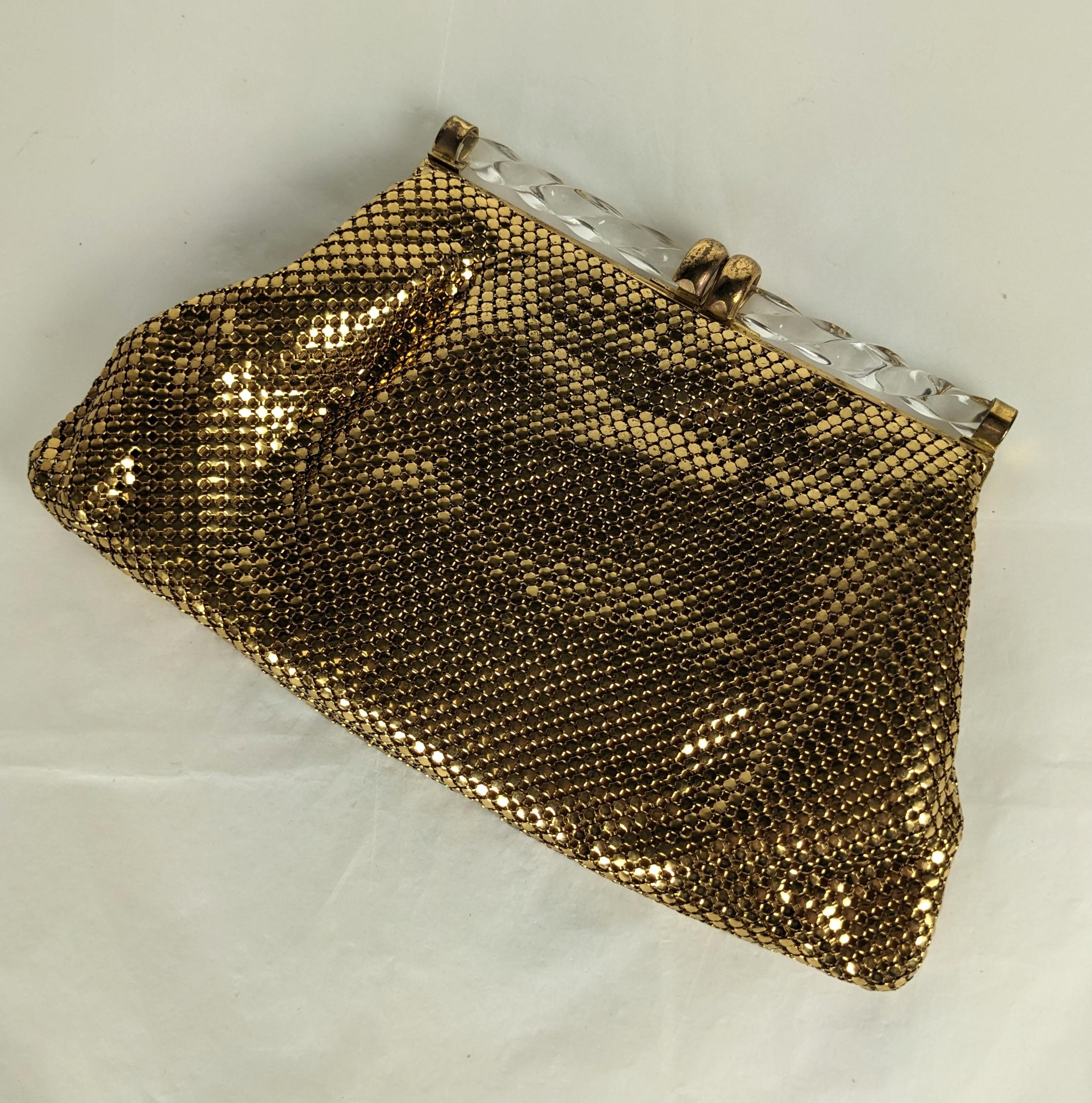 Art Deco Gold Mesh and Lucite Purse In Good Condition For Sale In New York, NY