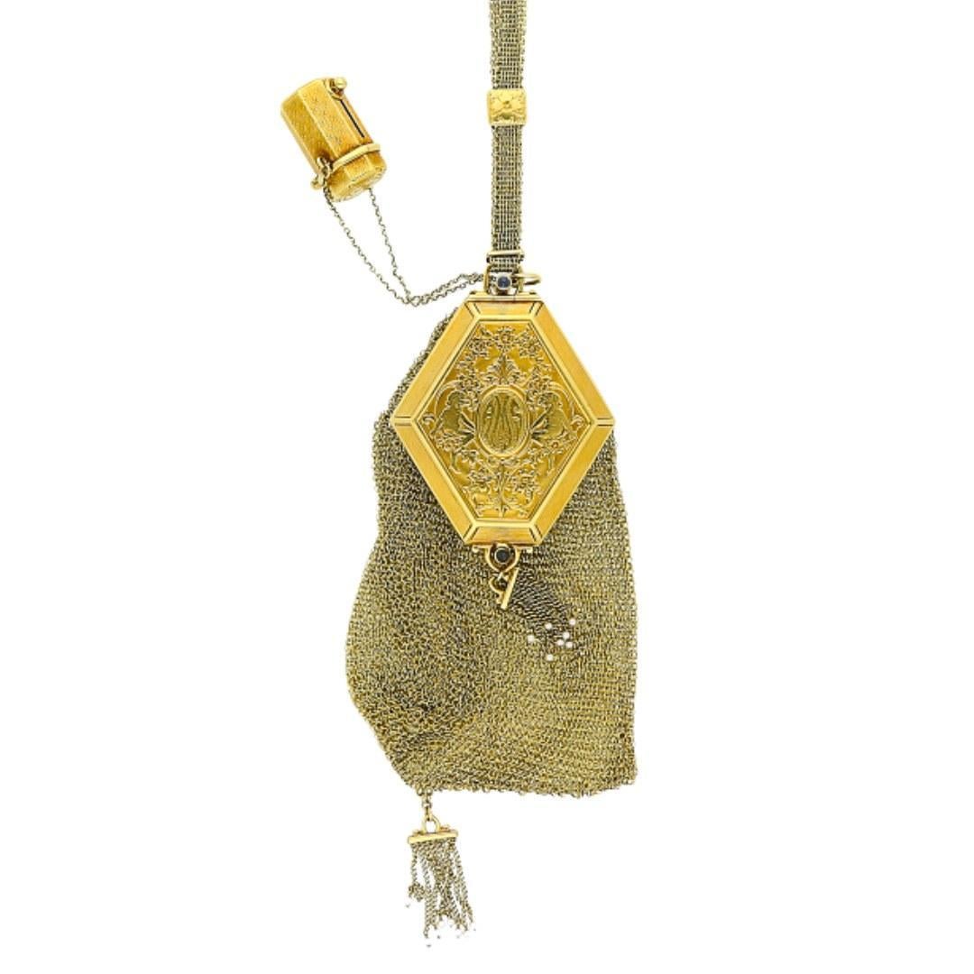 Art Deco Gold Mesh Makeup Purse with Mirror & Rouge Lipstick Holder For Sale 4